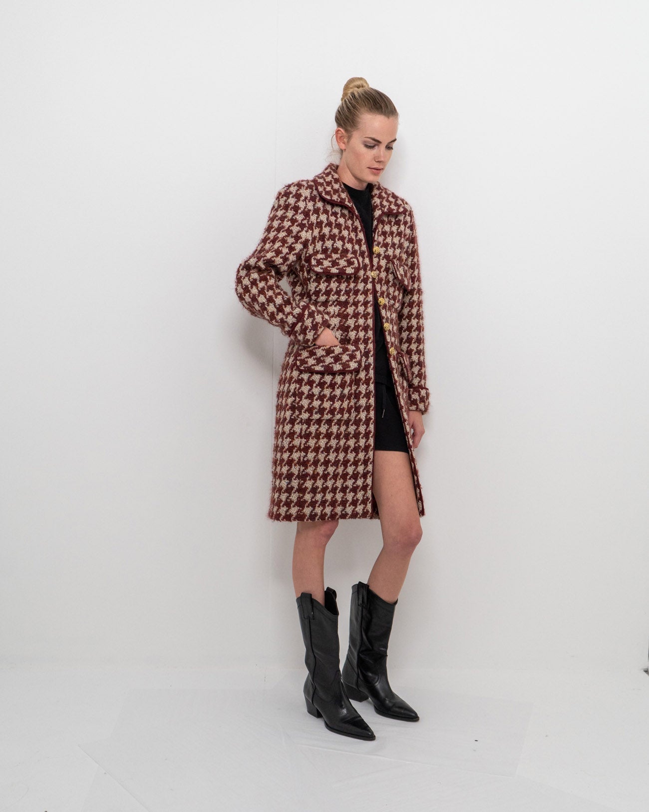 FR34-36 Rare Chanel Fall 1990 Four-Pocketed Houndstooth Tweed Coat - Vintage Chanel Jacket - Jacket - Rarchive.
