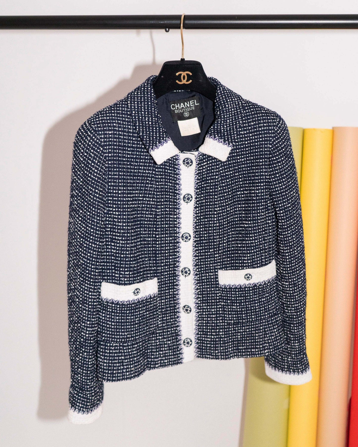 FR36-38 Chanel Cruise 1996 Two-Pocket Navy and White Tweed Jacket - Vintage Chanel Jacket - - Rarchive.