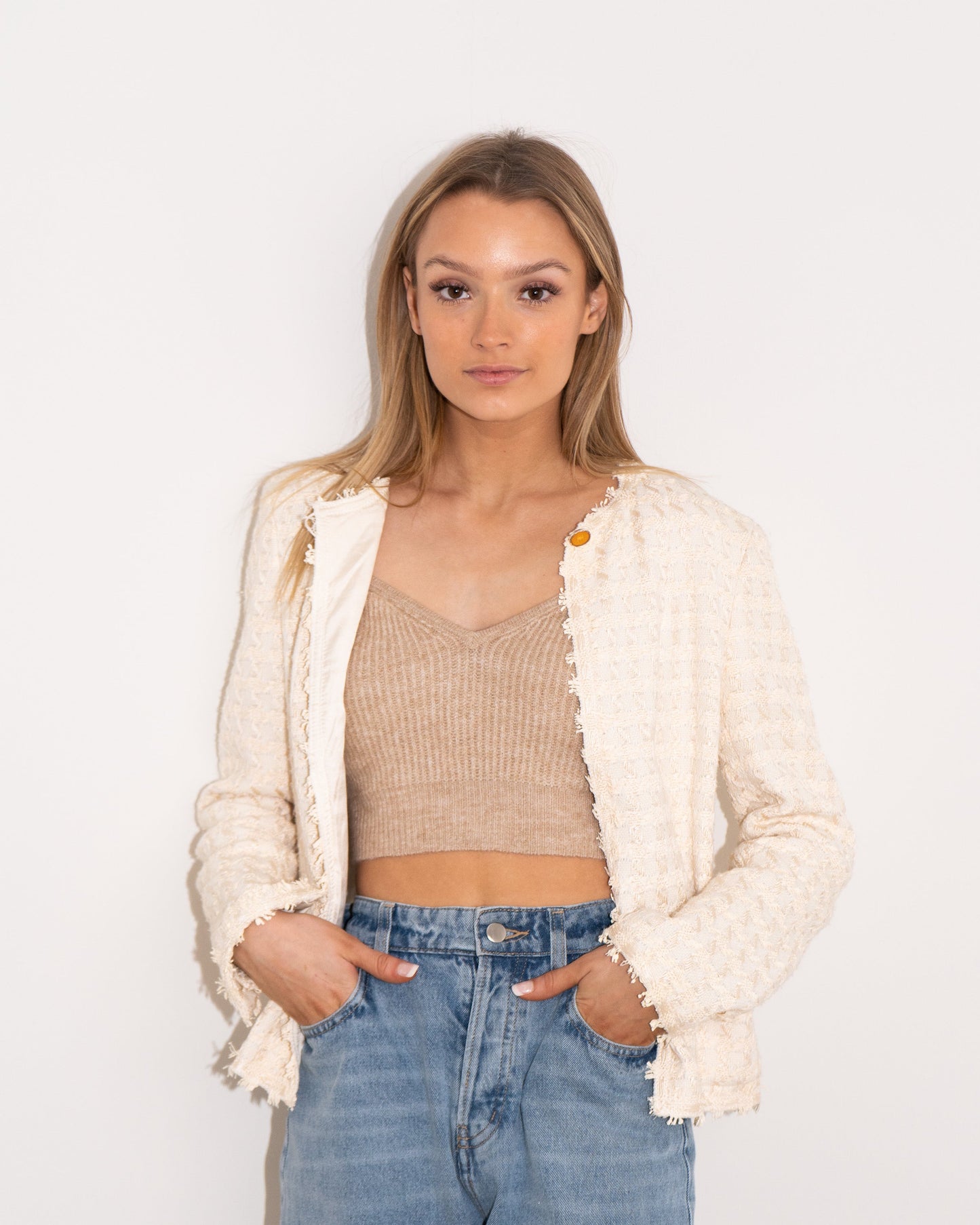 FR38-40 Chanel Spring 2005 Classic Collarless Two Pocket Cream Fantasy Tweed Jacket - Vintage Chanel Jacket - - Rarchive.