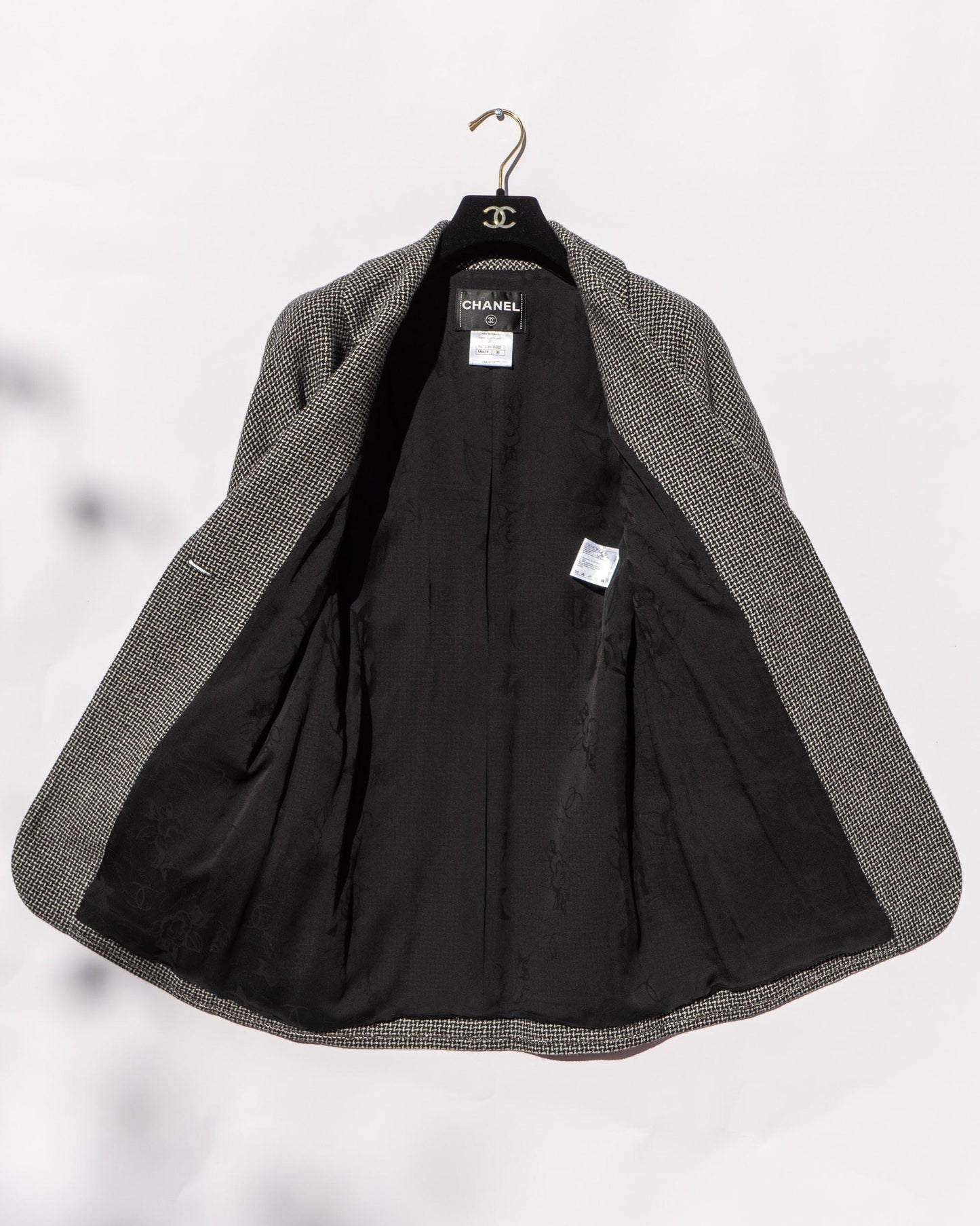 FR34-36 Chanel Cruise 2014 Three Pocket Long Cut Black and White Jacket - Vintage Chanel Jacket - - Rarchive.