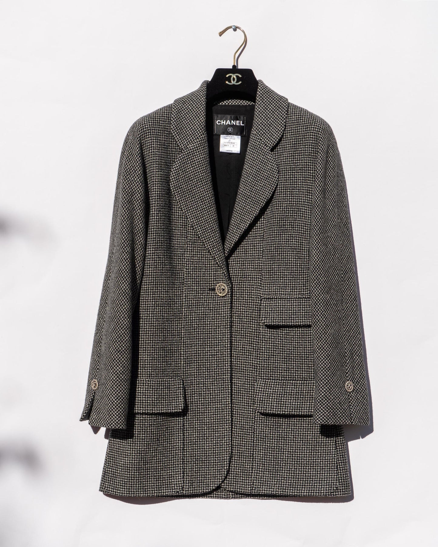 FR34-36 Chanel Cruise 2014 Three Pocket Long Cut Black and White Jacket - Vintage Chanel Jacket - - Rarchive.