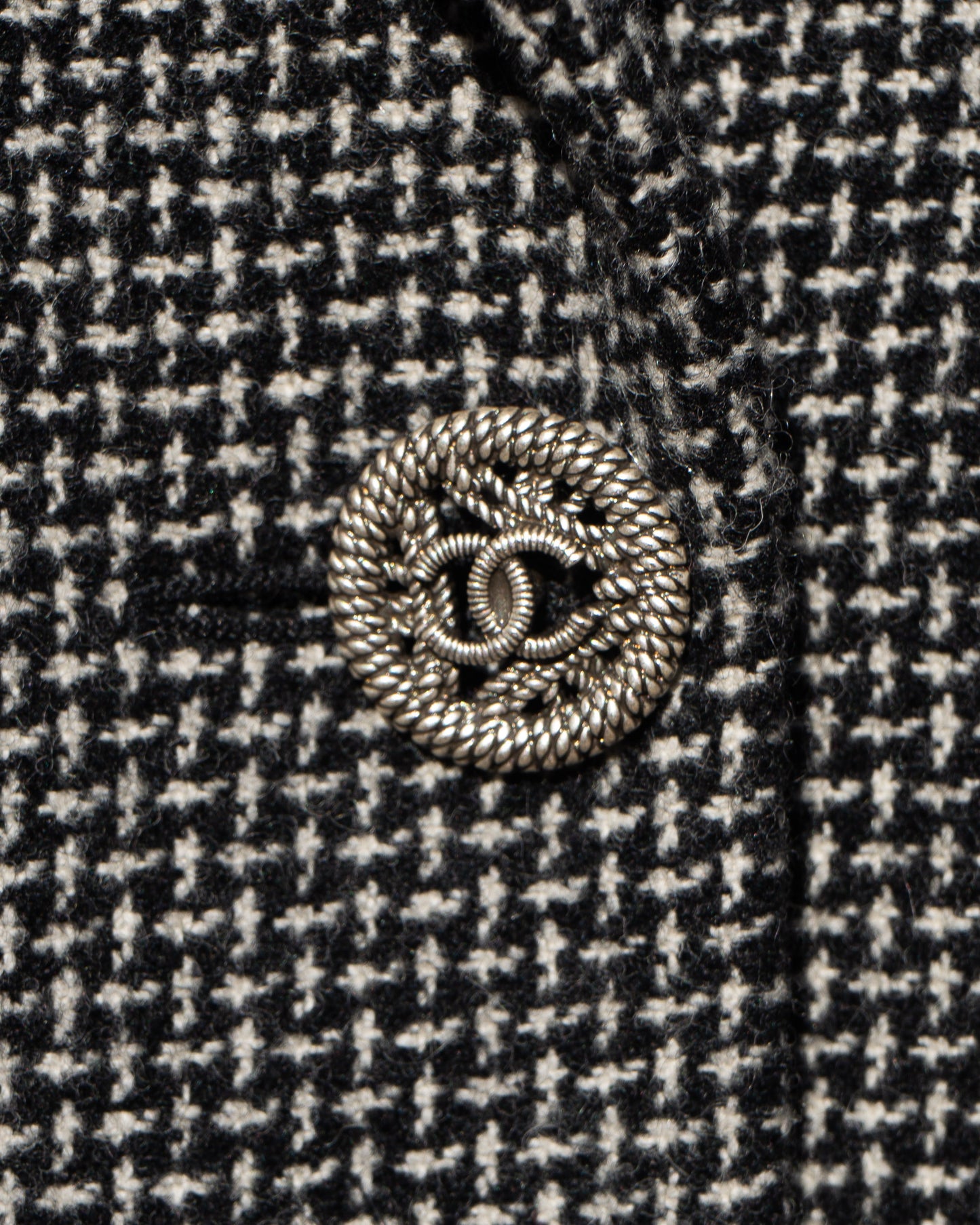 FR34-36 Chanel Cruise 2014 Three Pocket Long Cut Black and White Jacket - Vintage Chanel Jacket - - Rarchive.