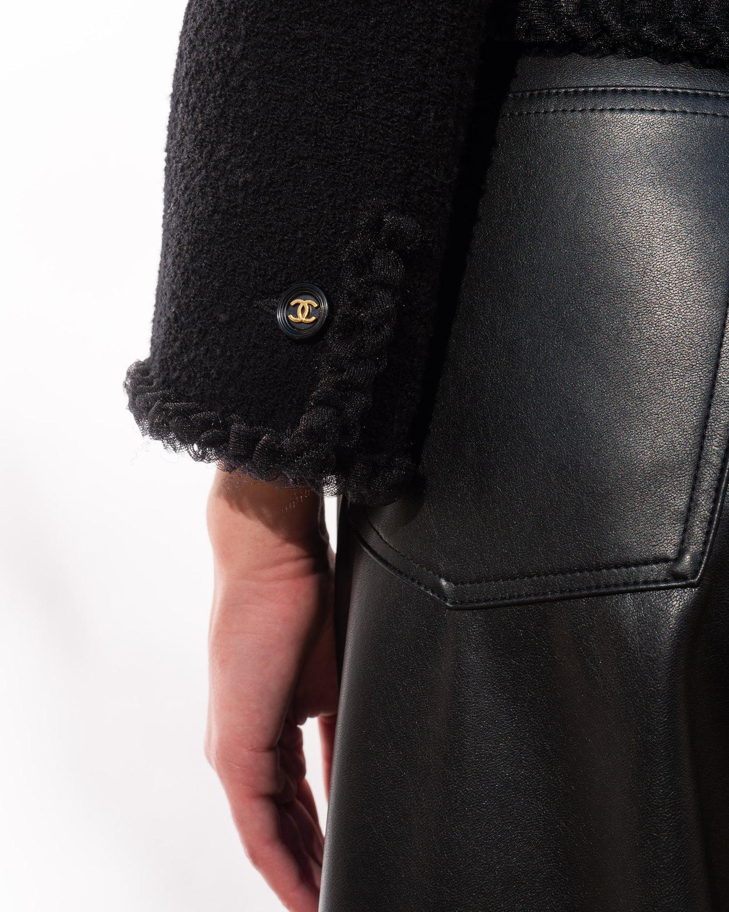 FR36-38 Rare Chanel Fall 1995 Two Pocket Black Tweed Boucle Jacket - Vintage Chanel Jacket - - Rarchive.