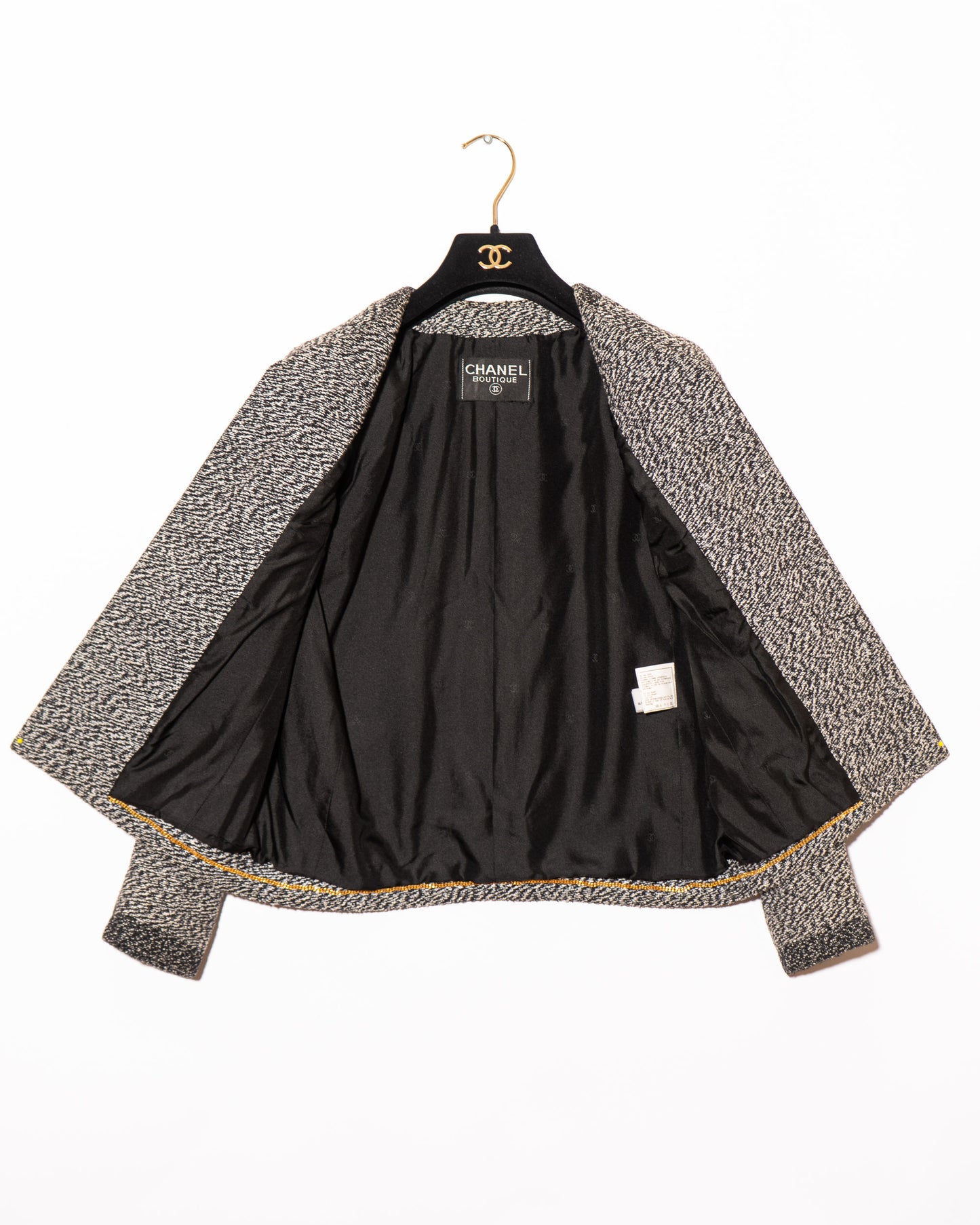 FR38-40 Chanel Cruise 1997 Four Pocket Collarless Black and White Melange Tweed Jacket - Vintage Chanel Jacket - - Rarchive.
