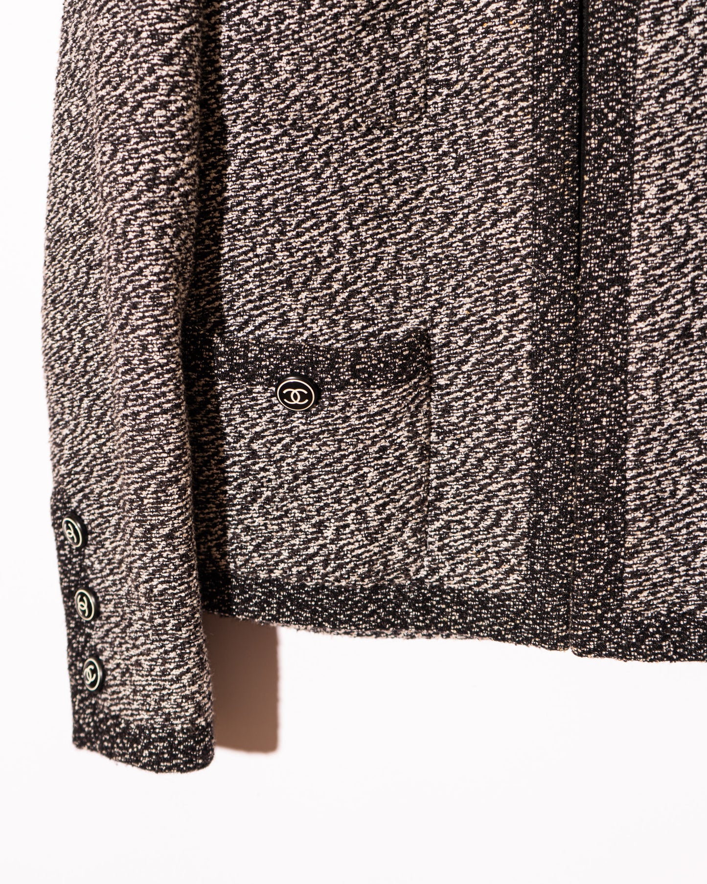 FR38-40 Chanel Cruise 1997 Four Pocket Collarless Black and White Melange Tweed Jacket - Vintage Chanel Jacket - - Rarchive.