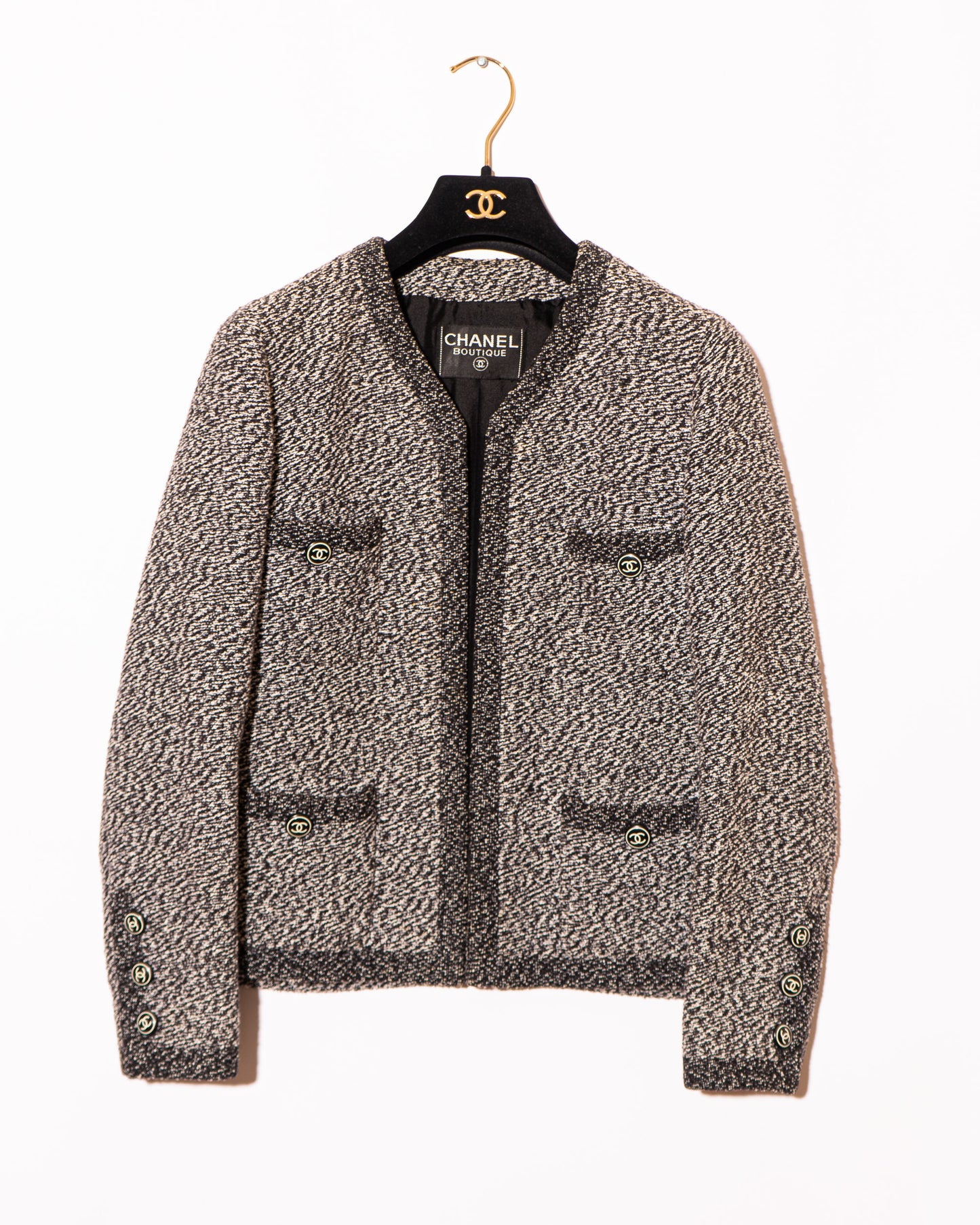 FR38-40 Chanel Cruise 1997 Four Pocket Collarless Black and White Melange Tweed Jacket - Vintage Chanel Jacket - - Rarchive.