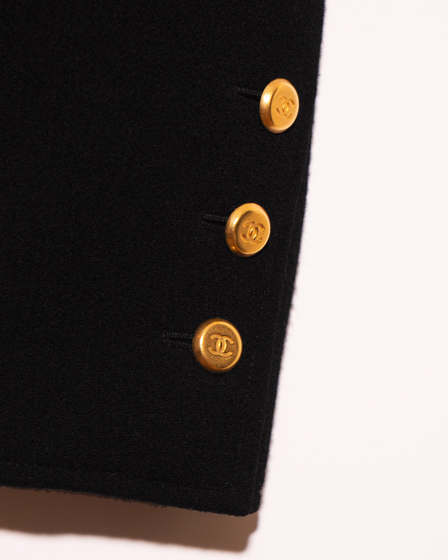 FR38-40 Chanel Fall 1996 Collarless Two-Pocketed Belted Jacket in Black Tweed - Vintage Chanel Jacket - - Rarchive.
