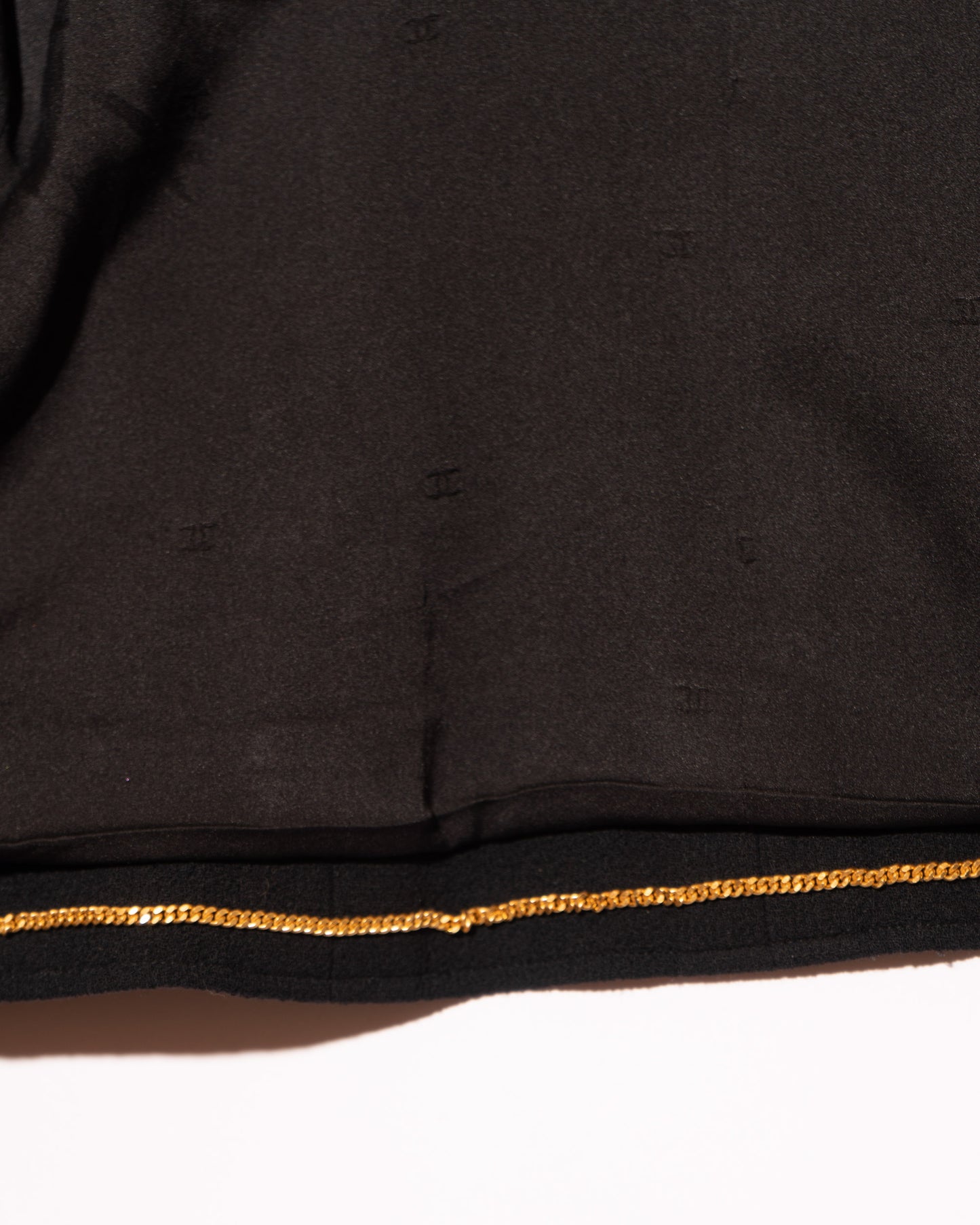 FR38-40 Chanel Fall 1996 Collarless Two-Pocketed Belted Jacket in Black Tweed - Vintage Chanel Jacket - - Rarchive.