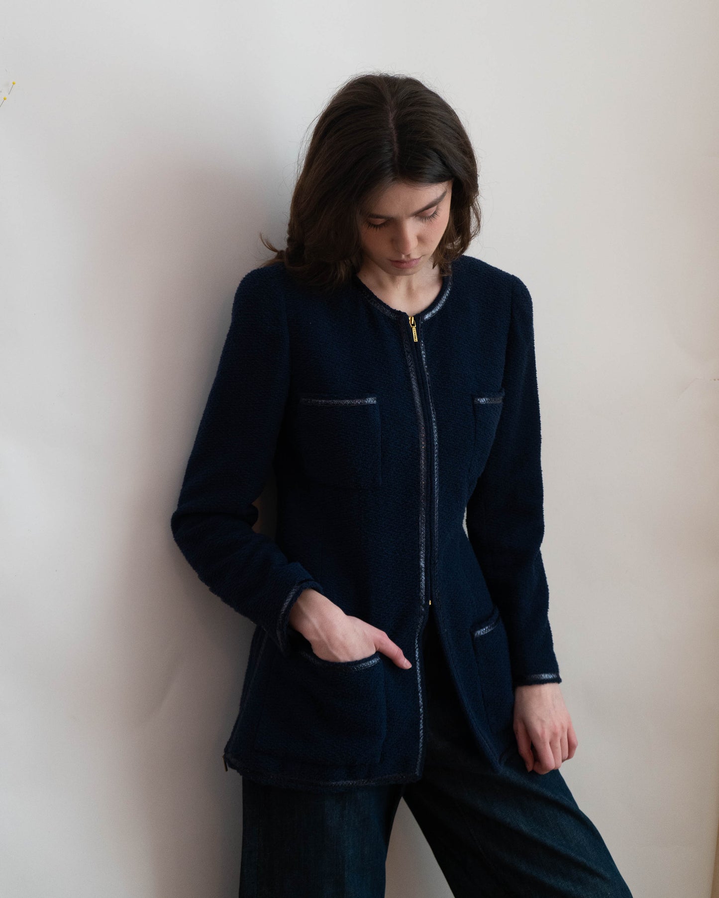 FR38-40 Chanel Spring 1995 Collarless Four Pocket Fitted Cut Zipper Detail Navy Tweed Jacket - Vintage Chanel Jacket - - Rarchive.