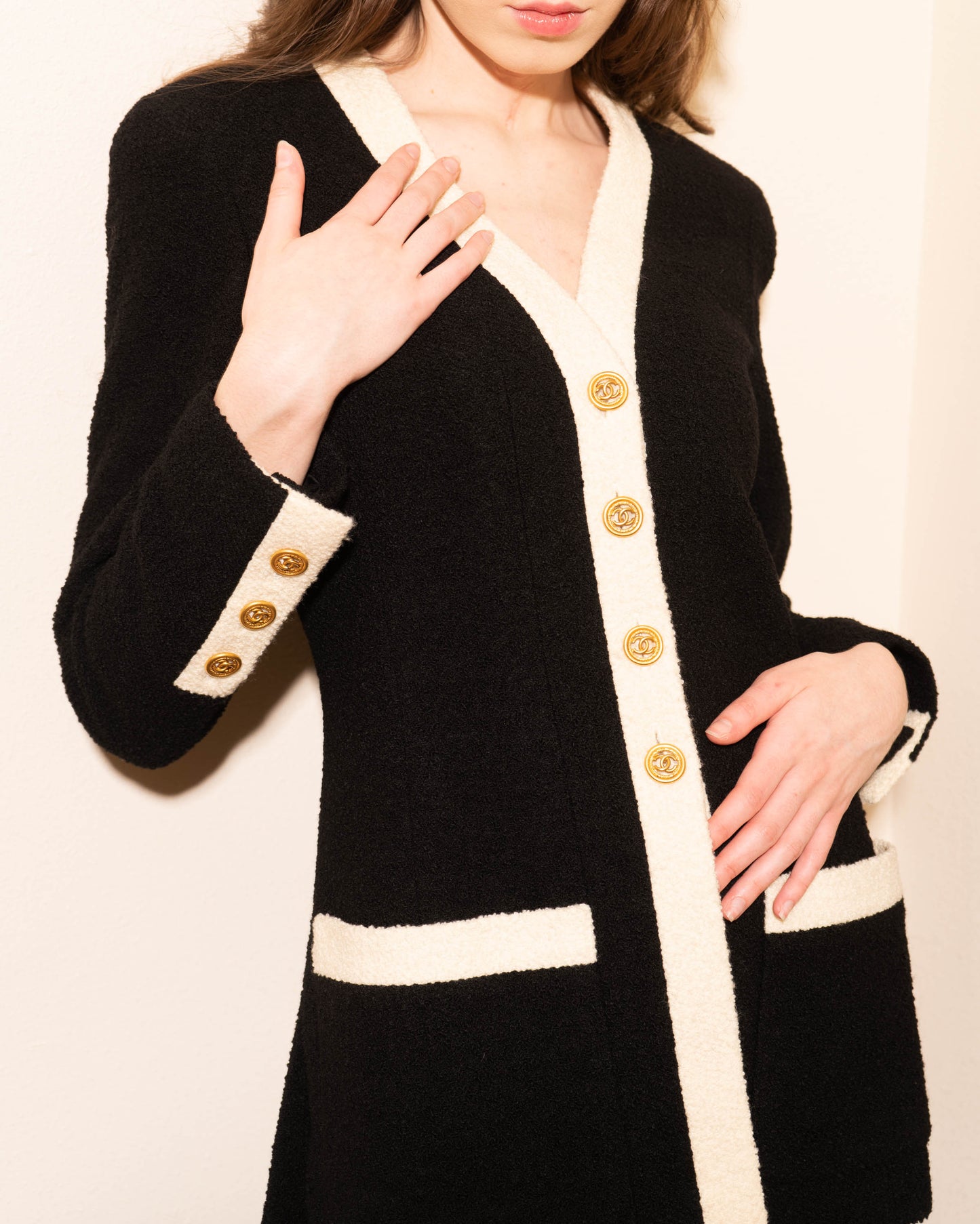 FR34-36 Rare Chanel Spring 1993 Classic Collarless Two Pocket Contrasting Trim Black and Cream Tweed Boucle Jacket - Vintage Chanel Jacket - - Rarchive.