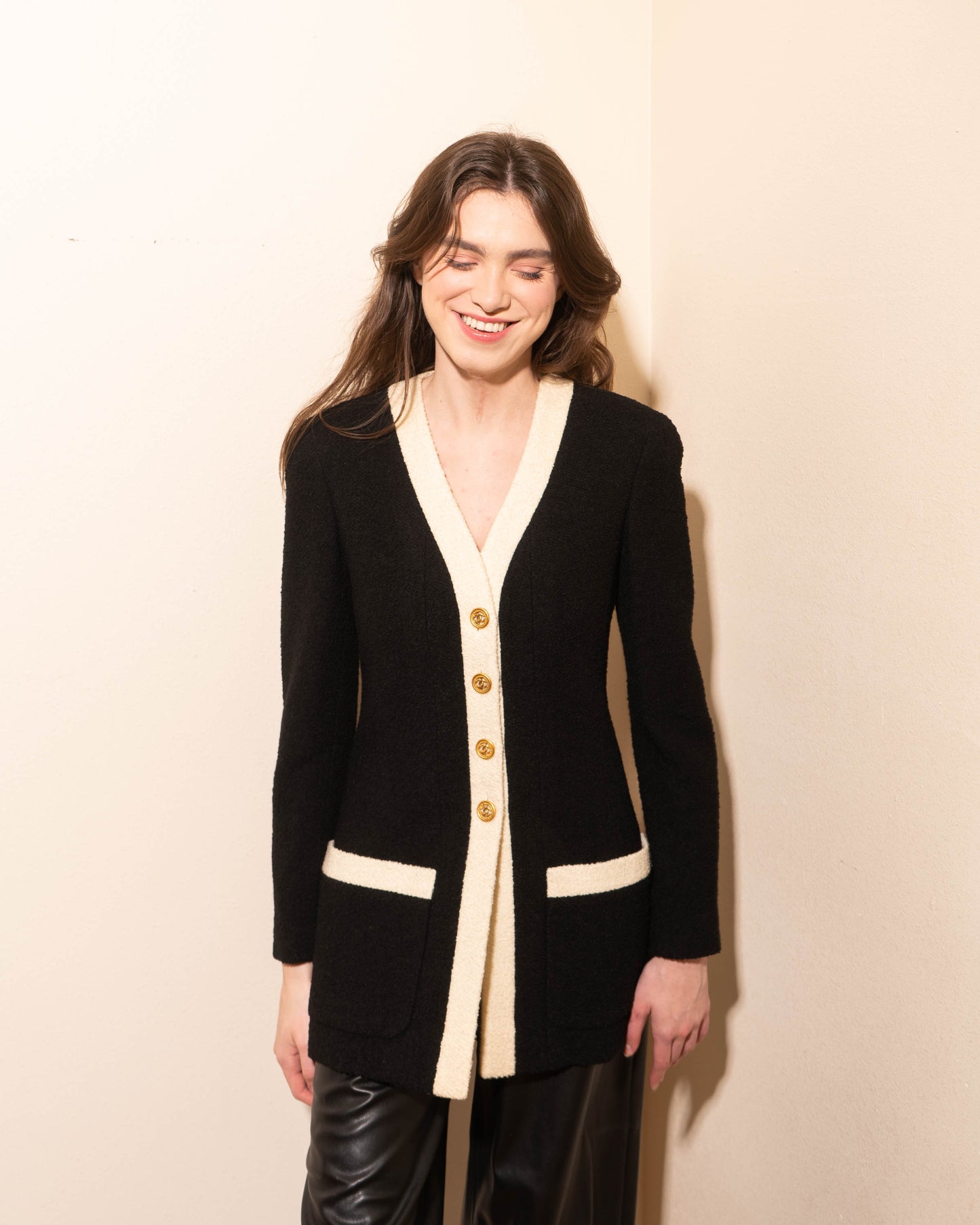 FR34-36 Rare Chanel Spring 1993 Classic Collarless Two Pocket Contrasting Trim Black and Cream Tweed Boucle Jacket - Vintage Chanel Jacket - - Rarchive.