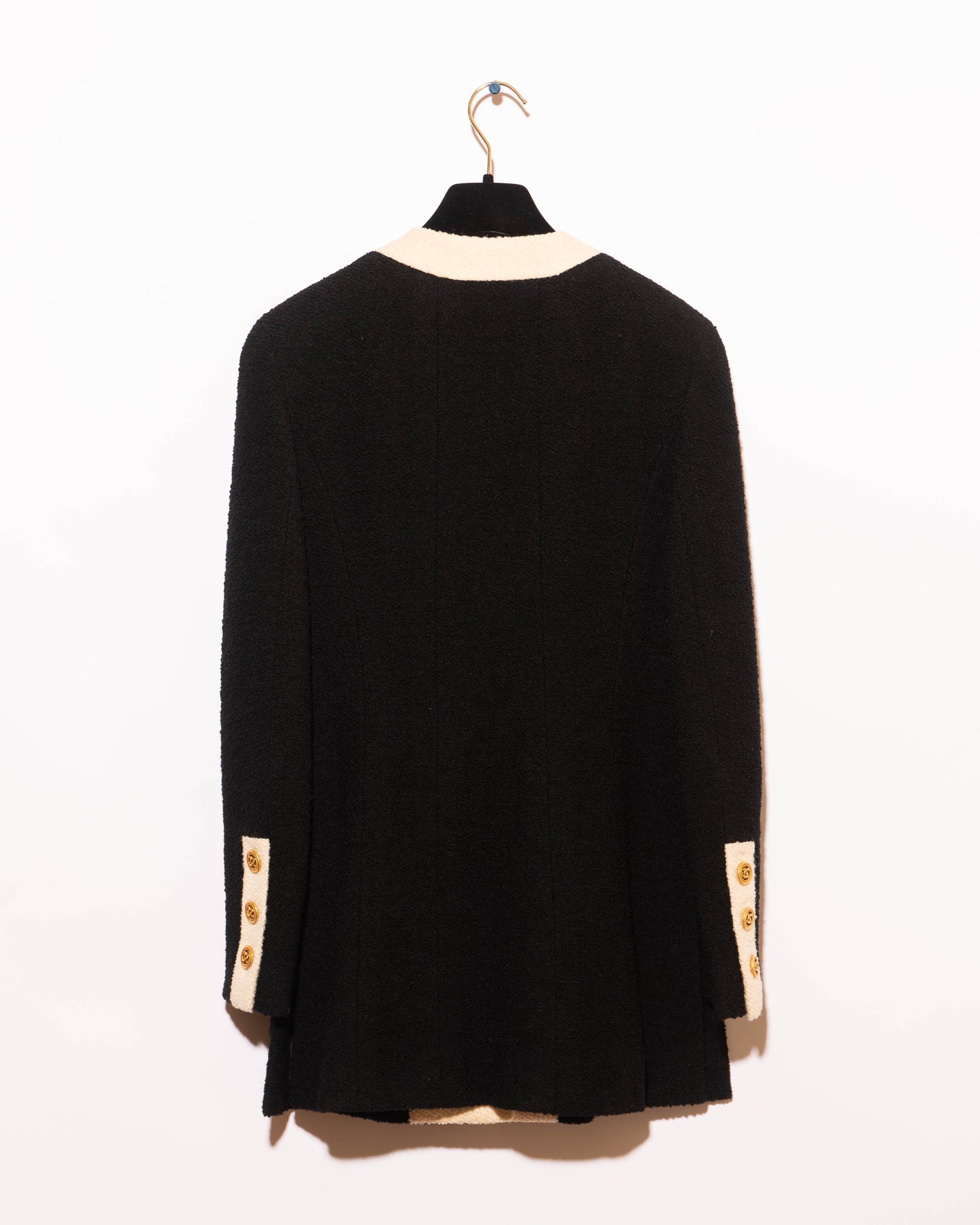 FR34-36 Rare Chanel Spring 1993 Classic Collarless Two Pocket Contrasting Trim Black and Cream Tweed Boucle Jacket - Vintage Chanel Jacket -   - Rarchive.