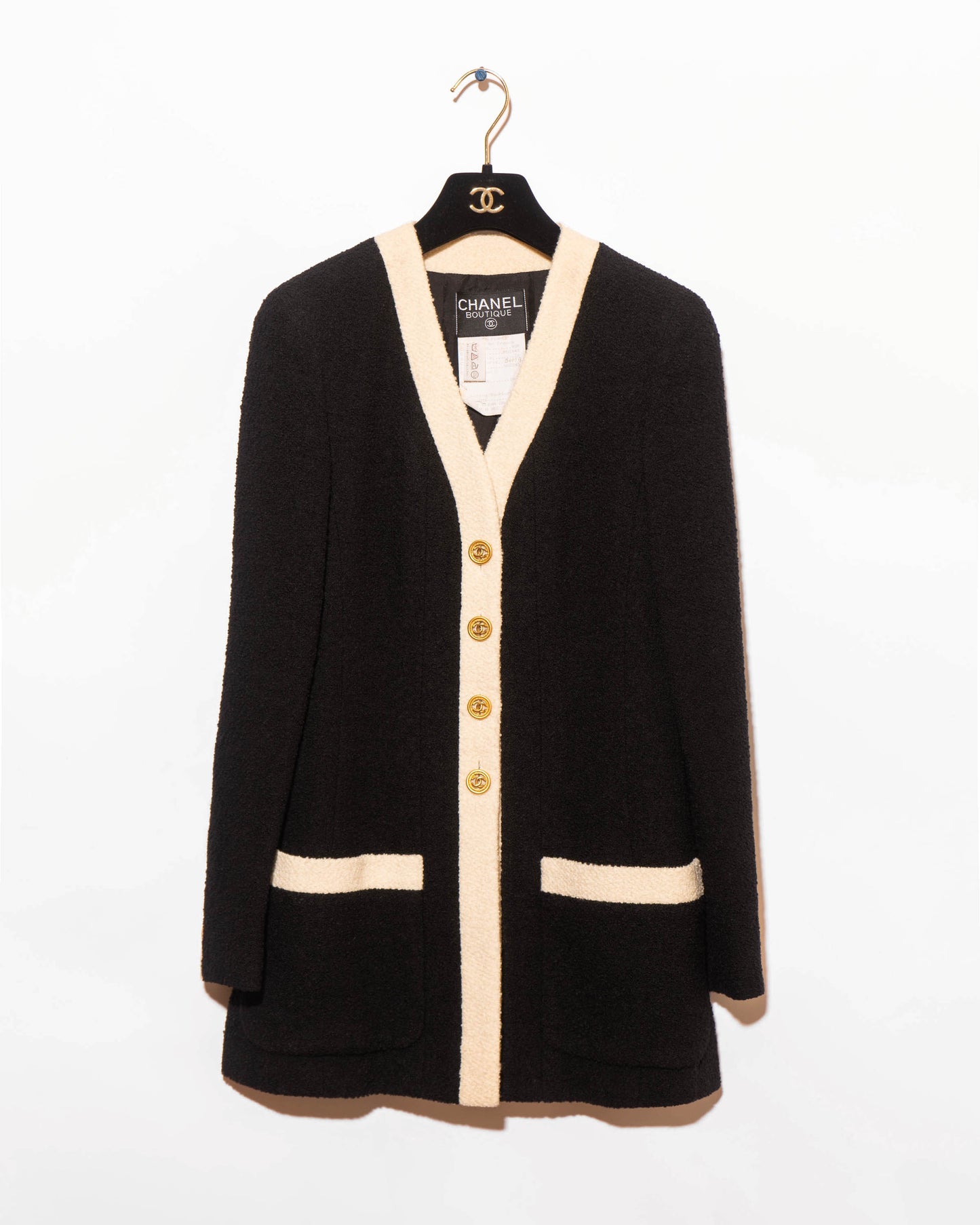 FR34-36 Rare Chanel Spring 1993 Classic Collarless Two Pocket Contrasting Trim Black and Cream Tweed Boucle Jacket - Vintage Chanel Jacket - - Rarchive.