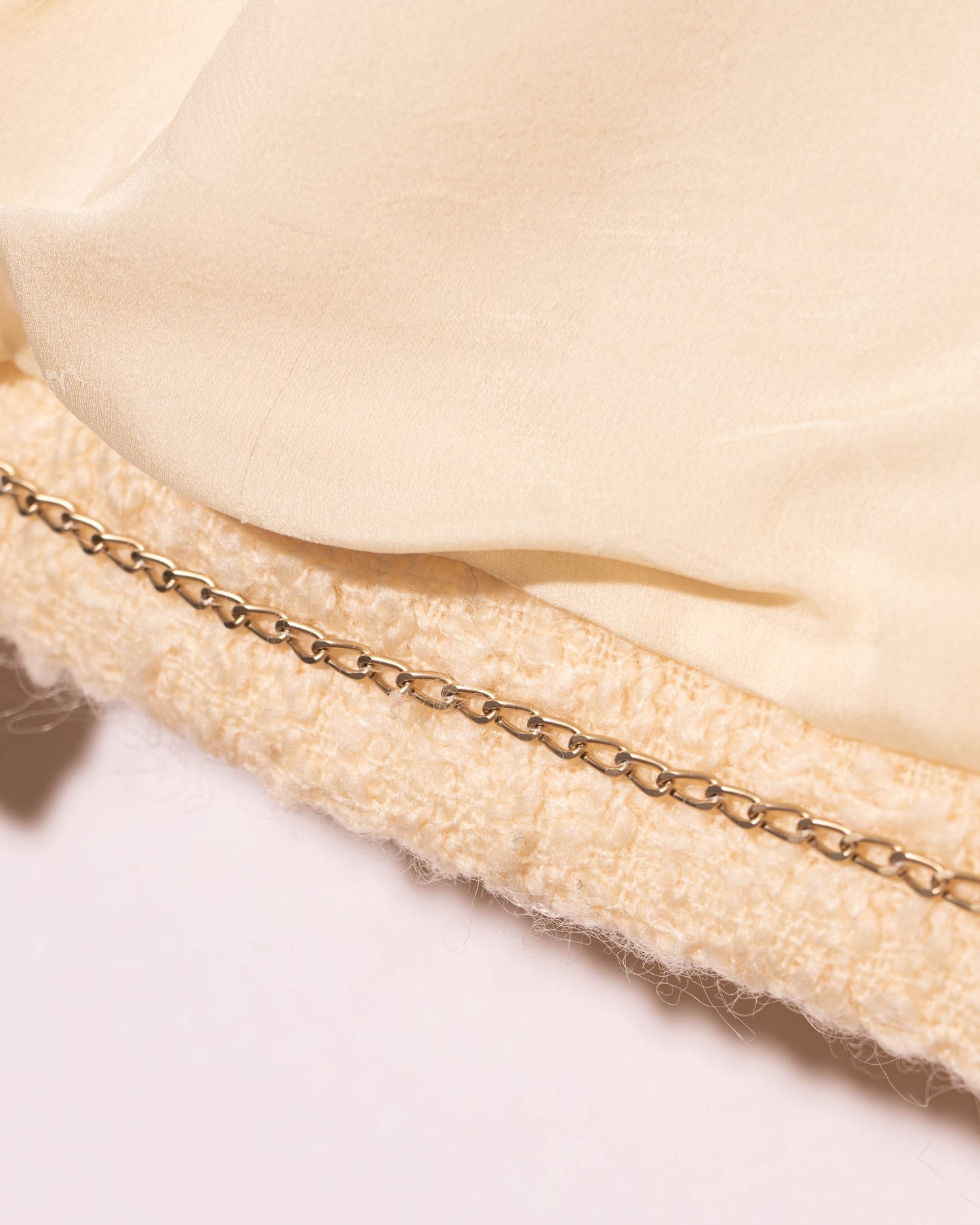FR36-38 Rare Chanel Fall 2007 Two Pocket Chain Detail Trim Cream Tweed Cropped Cut Jacket - Vintage Chanel Jacket - - Rarchive.