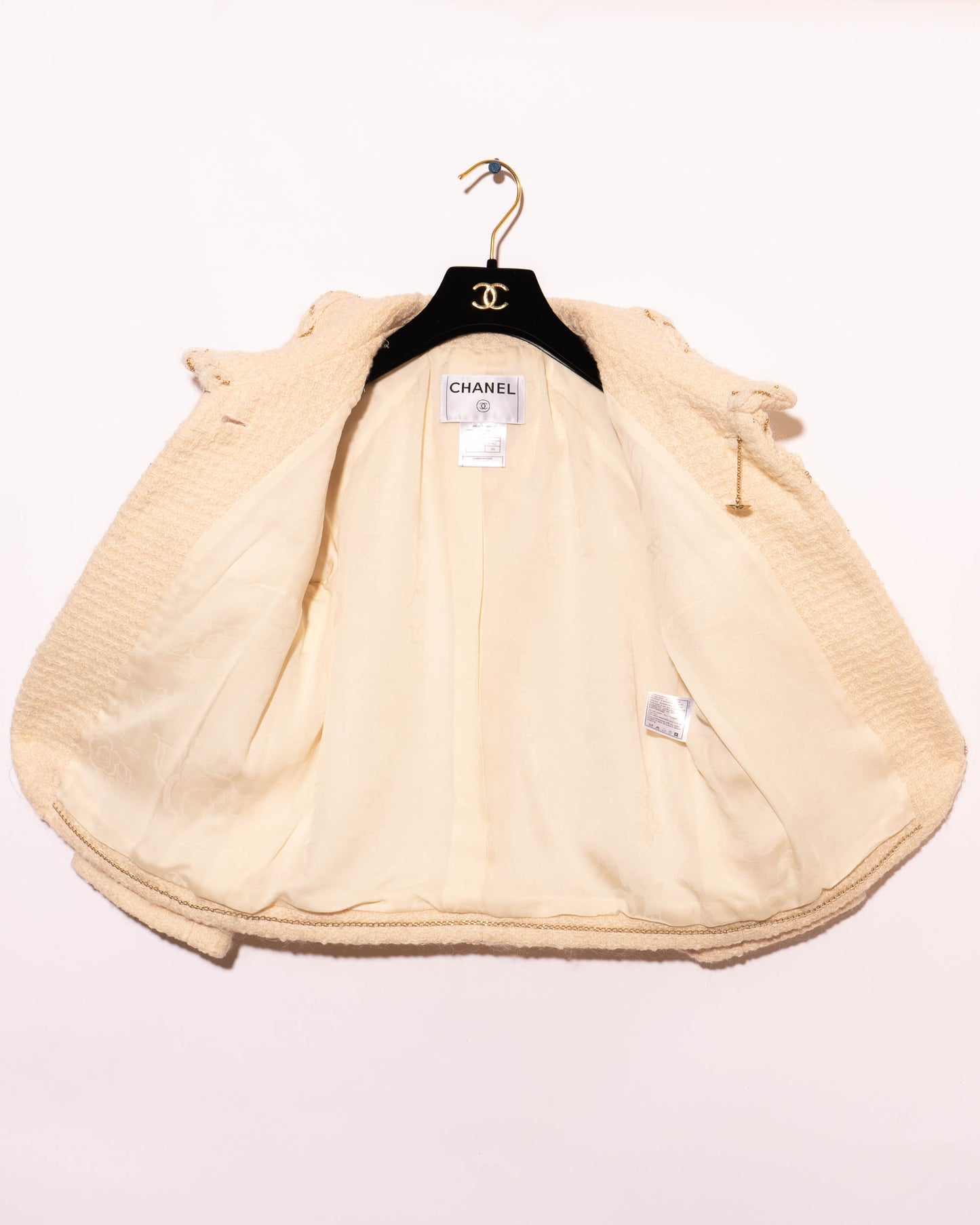 FR36-38 Rare Chanel Fall 2007 Two Pocket Chain Detail Trim Cream Tweed Cropped Cut Jacket - Vintage Chanel Jacket - - Rarchive.
