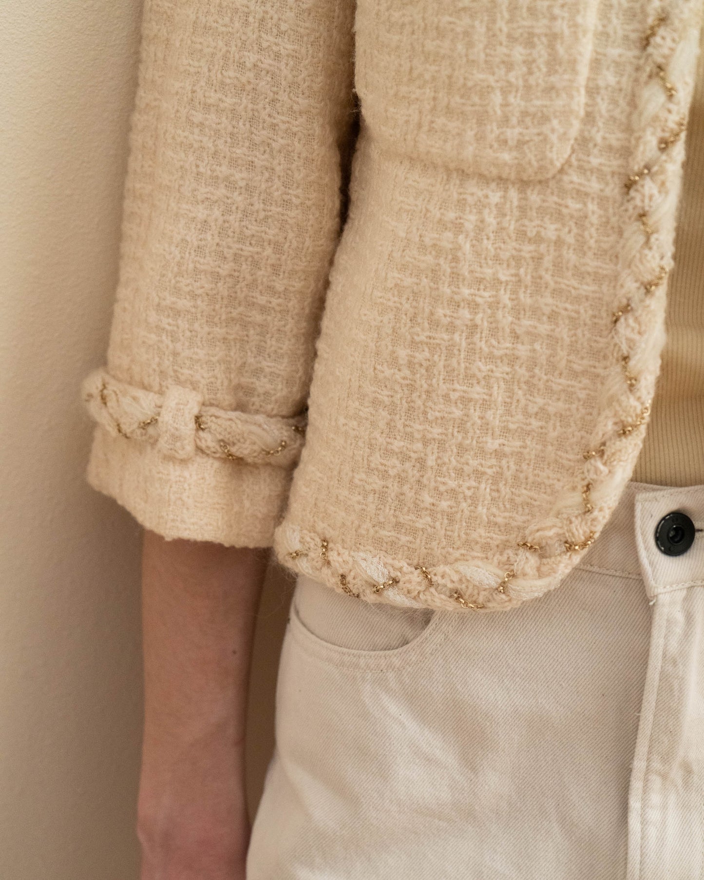 FR36-38 Rare Chanel Fall 2007 Two Pocket Chain Detail Trim Cream Tweed Cropped Cut Jacket - Vintage Chanel Jacket - - Rarchive.