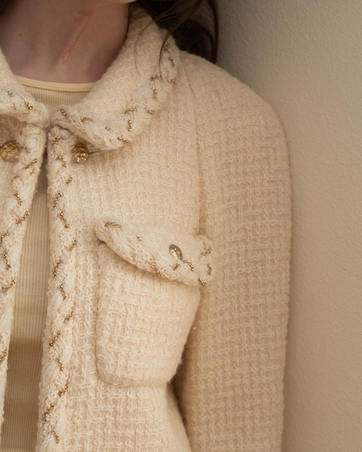 FR36-38 Rare Chanel Fall 2007 Two Pocket Chain Detail Trim Cream Tweed Cropped Cut Jacket - Vintage Chanel Jacket - - Rarchive.