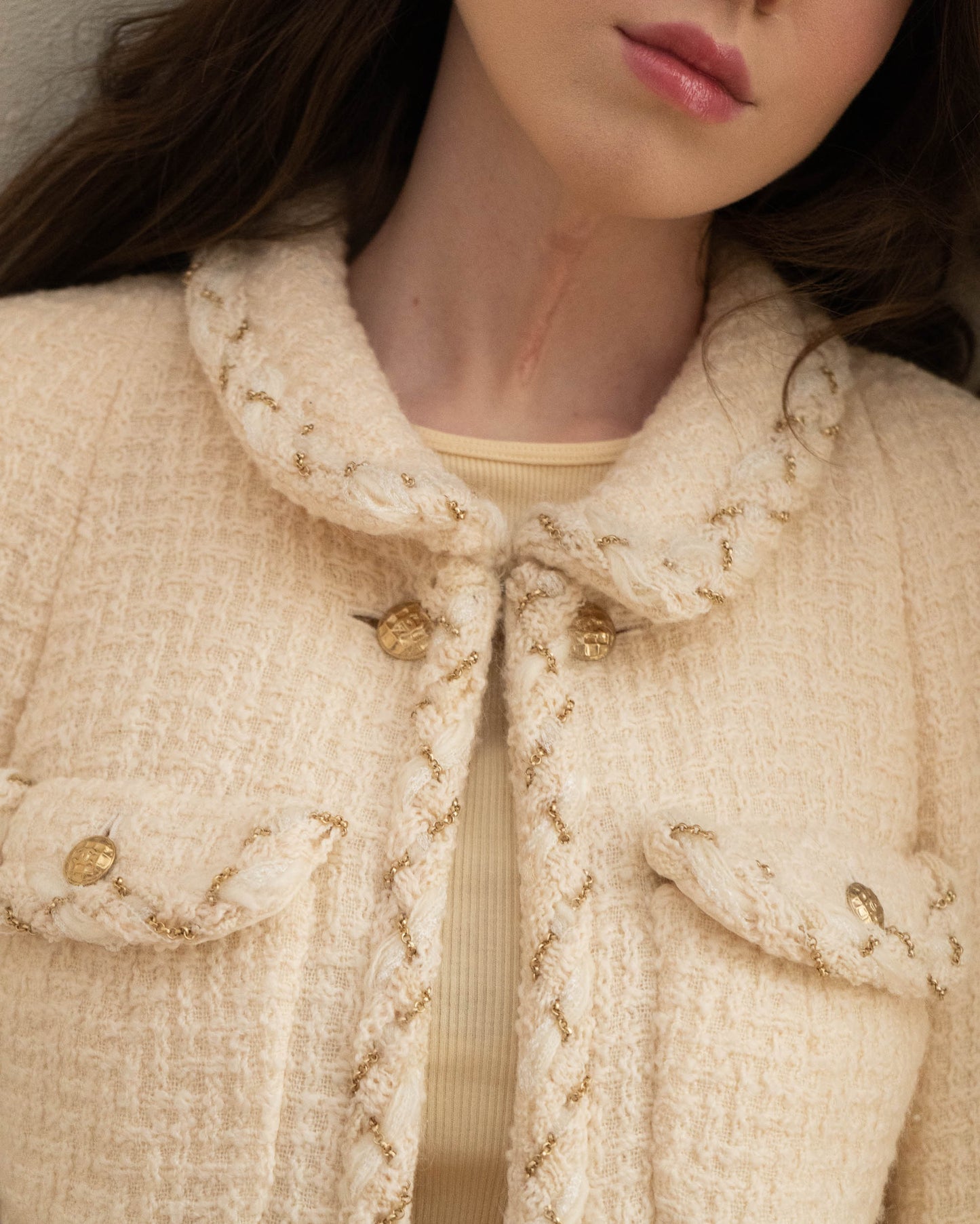 FR36-38 Rare Chanel Fall 2007 Two Pocket Chain Detail Trim Cream Tweed Cropped Cut Jacket - Vintage Chanel Jacket - - Rarchive.