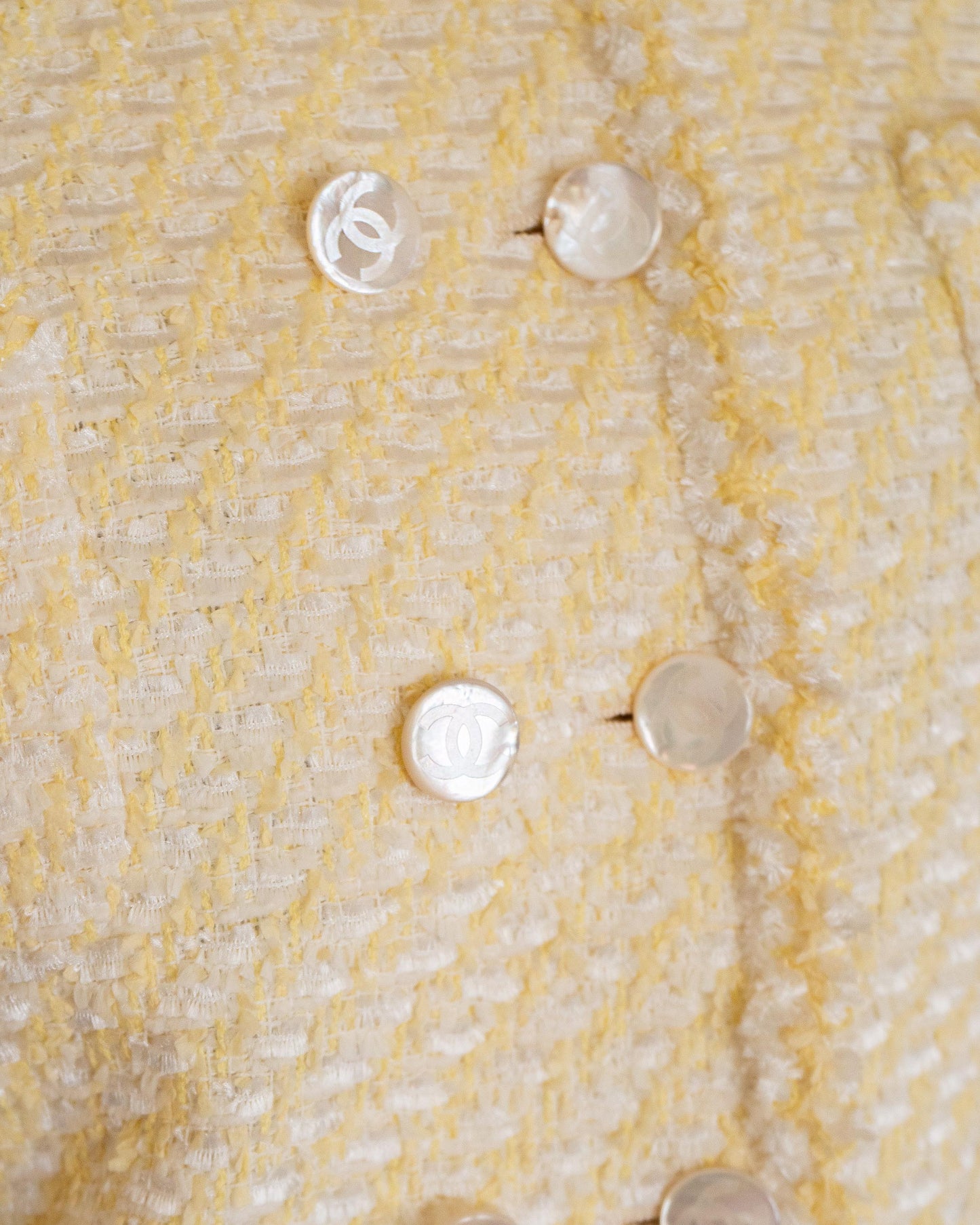 FR36-38 Rare Chanel Cruise 1996 Double Breasted Short Sleeve Four Pocket Yellow and White Fantasy Tweed Jacket - Vintage Chanel Jacket - - Rarchive.