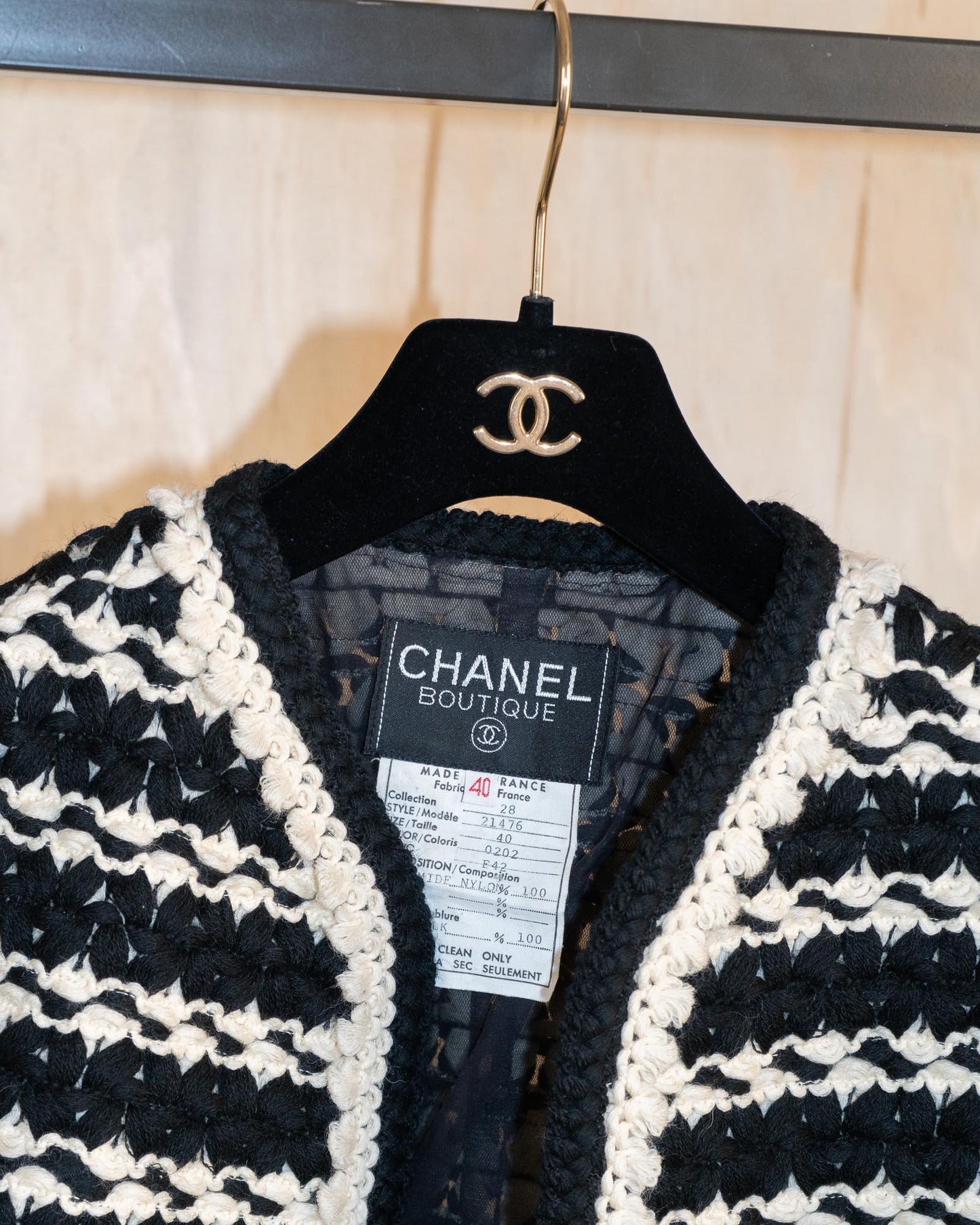 FR36-40 Chanel Spring 1992 Cropped Knit Jacket in Black and Ivory