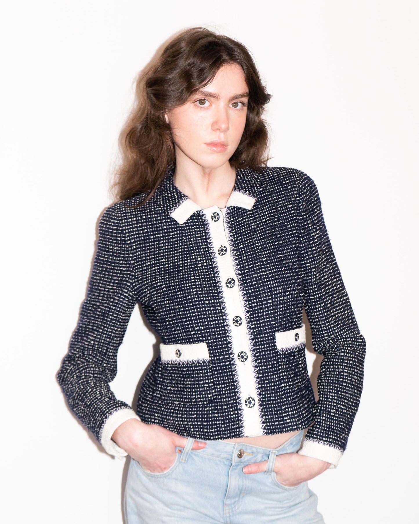 FR36-38 Chanel Cruise 1996 Two-Pocket Navy and White Tweed Jacket - Vintage Chanel Jacket - - Rarchive.