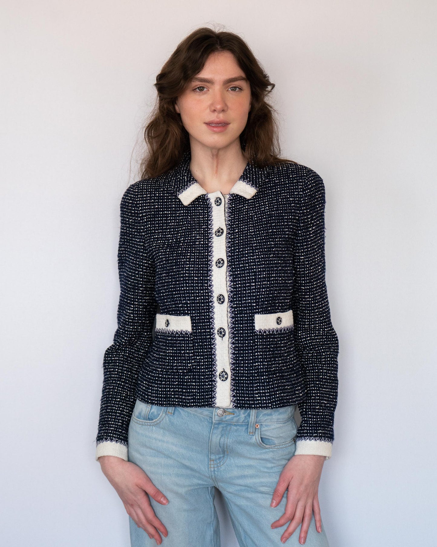 FR36-38 Chanel Cruise 1996 Two-Pocket Navy and White Tweed Jacket - Vintage Chanel Jacket - - Rarchive.