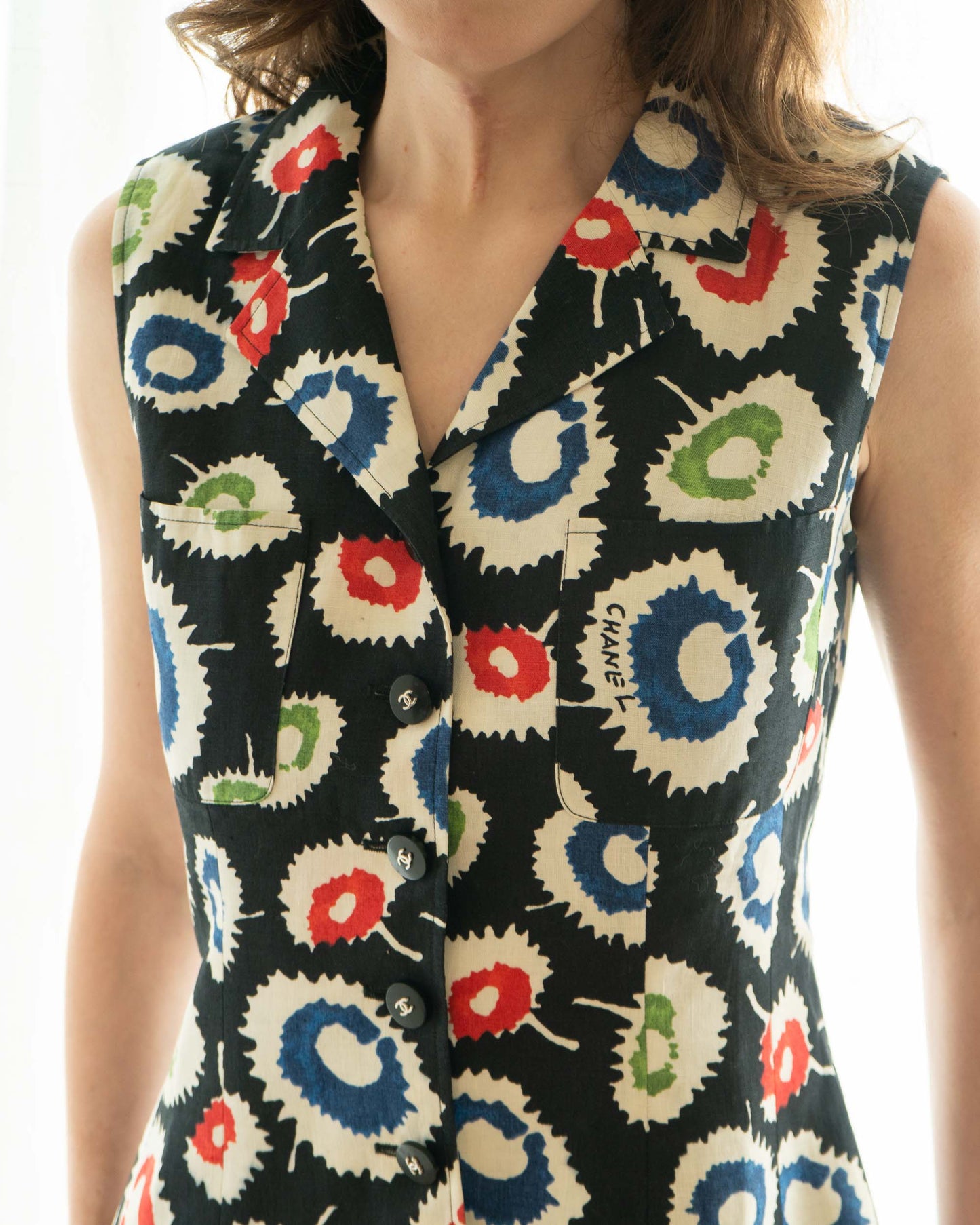 FR36-38 Chanel Spring 1997 Two Pocket Silk Lined Printed Linen Vest