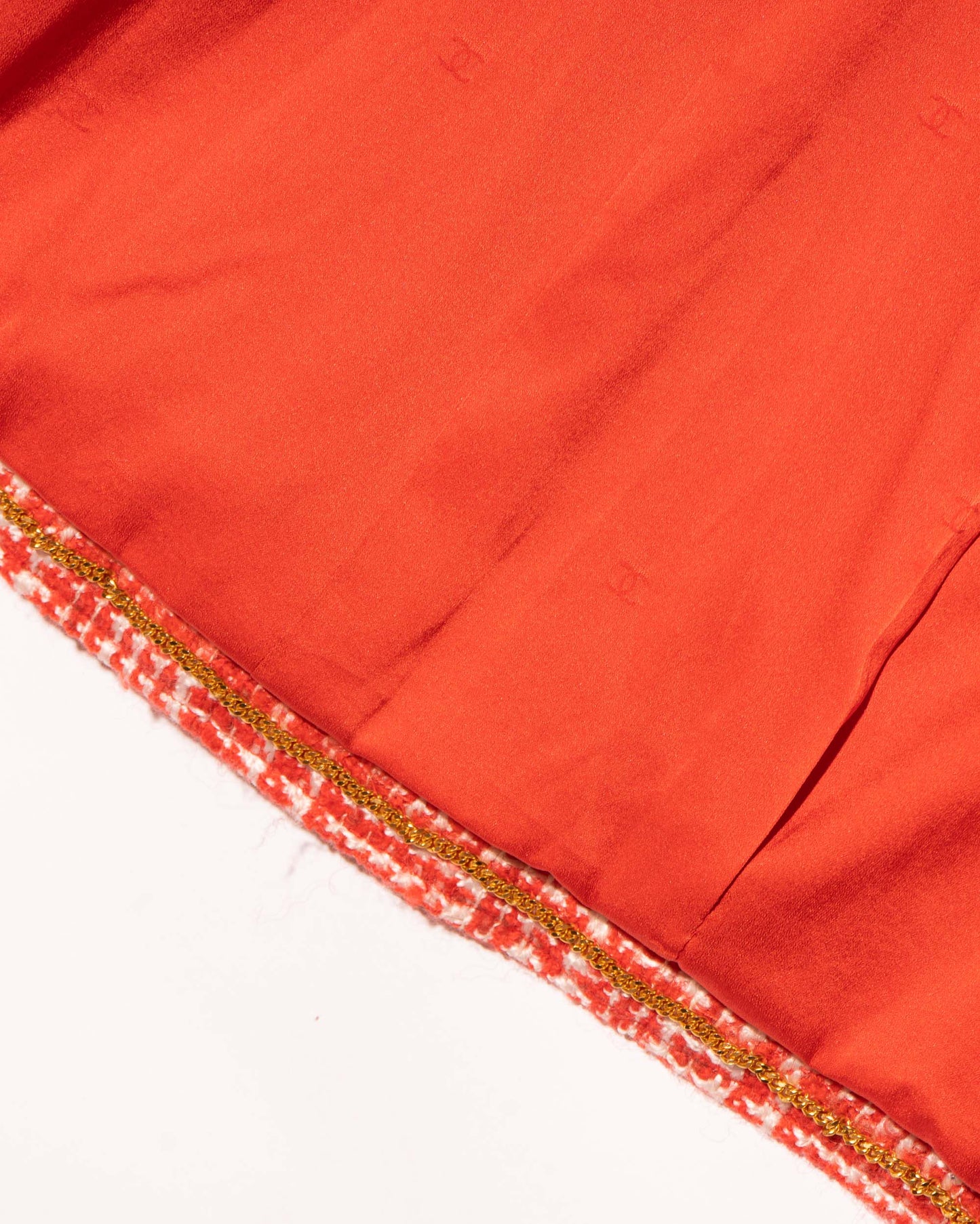 FR34-36 Chanel Spring 1997 Red and White Wool Tweed Longline Blazer with Patch Pockets and Structured Cut