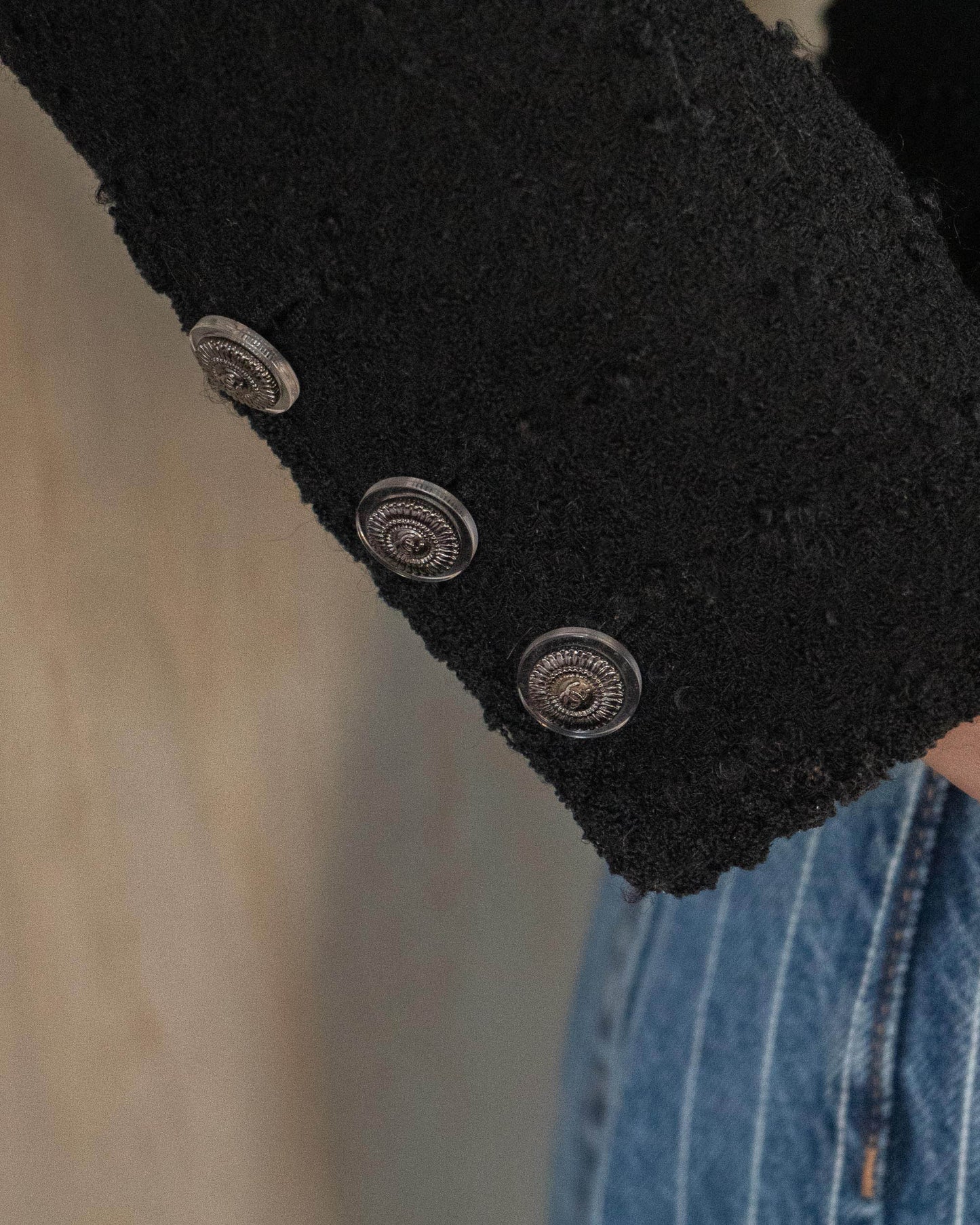 FR34-36 Chanel Fall 2009 Timeless Classic Collarless Four Pocket Black Tweed Jacket