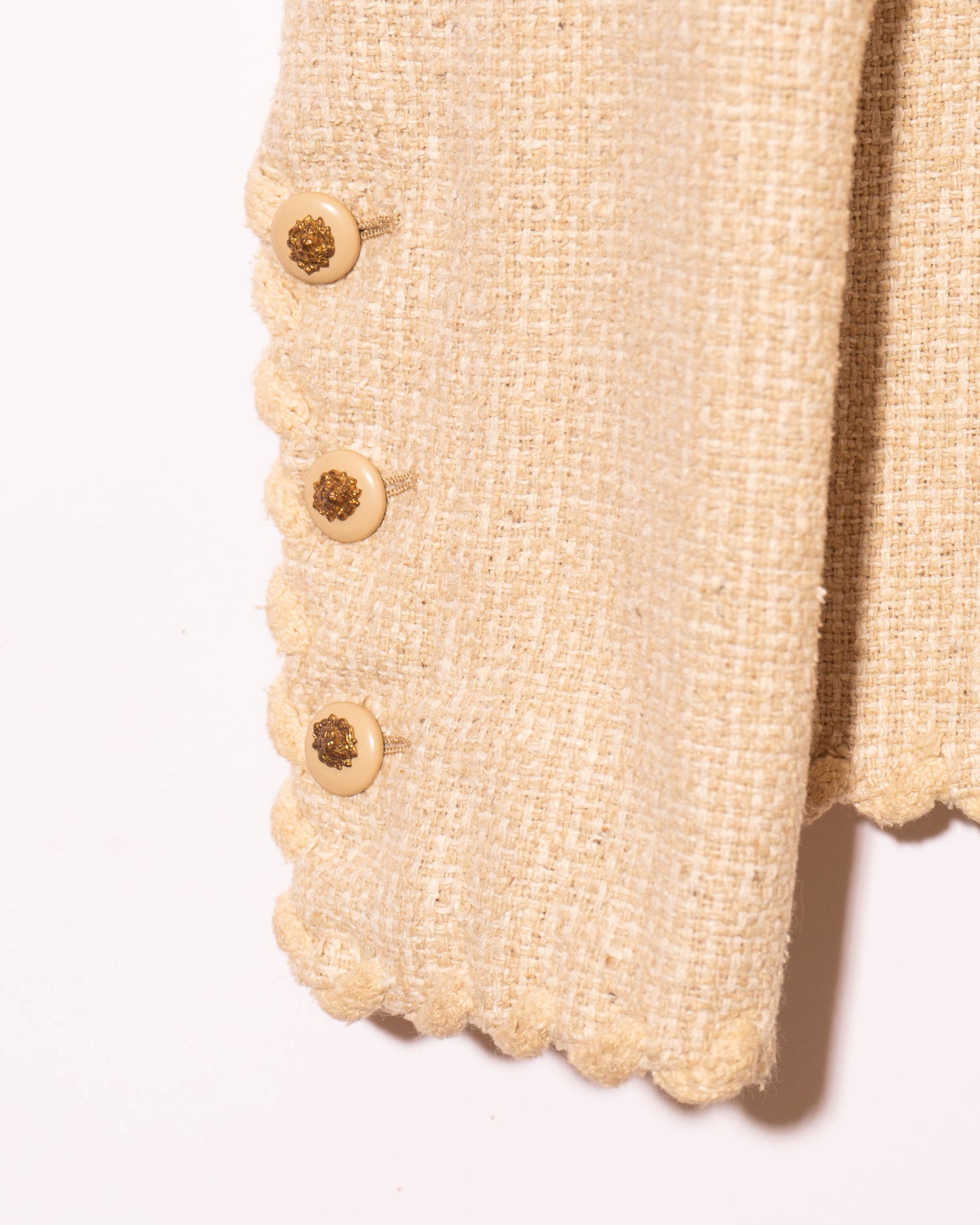 FR38-40 Chanel Creations 1970s Two-Pocketed Beige Jacket - Vintage Chanel Jacket - - Rarchive.