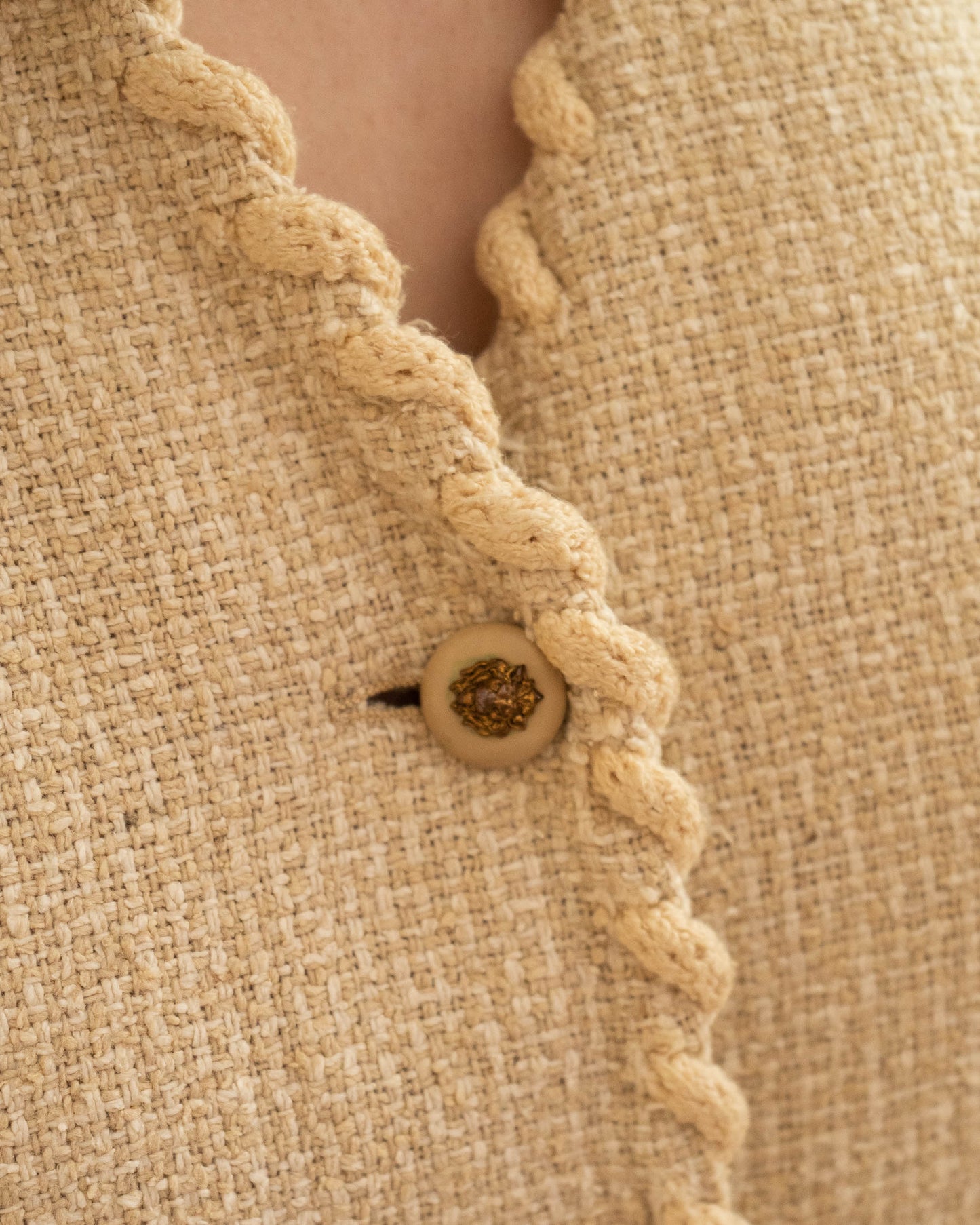 FR38-40 Chanel Creations 1970s Two-Pocketed Beige Jacket - Vintage Chanel Jacket - - Rarchive.