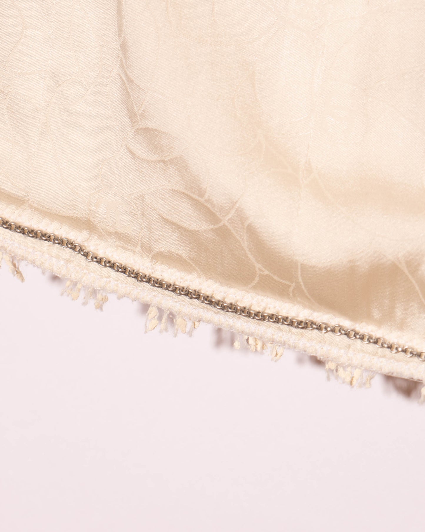 FR38-40 Chanel Spring 2005 Classic Collarless Two Pocket Cream Fantasy Tweed Jacket - Vintage Chanel Jacket - - Rarchive.