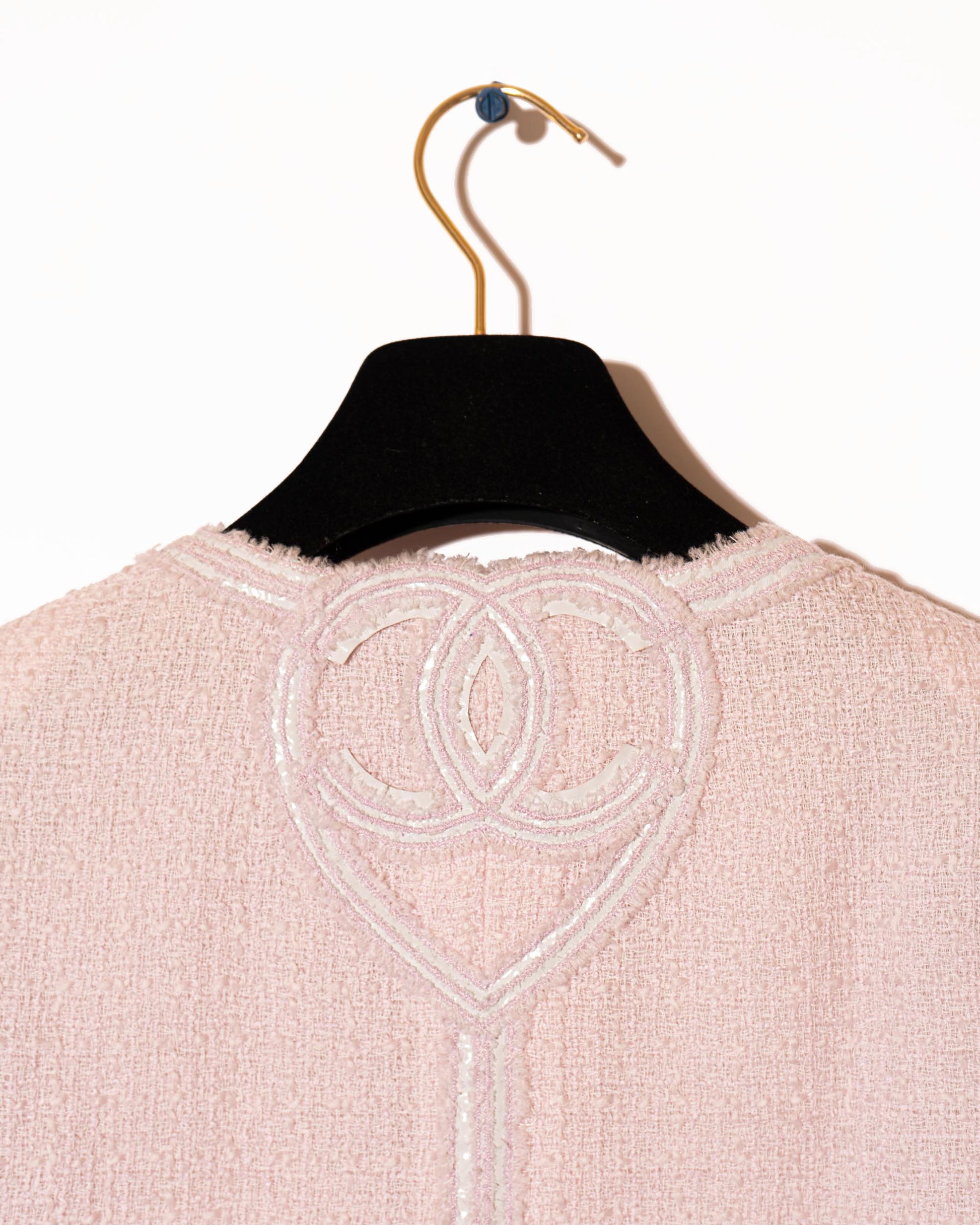 FR36-38 Rare Chanel Cruise 2009 Interlocking C Logo and Heart Detail Pink Tweed Jacket - Vintage Chanel Jacket -   - Rarchive.