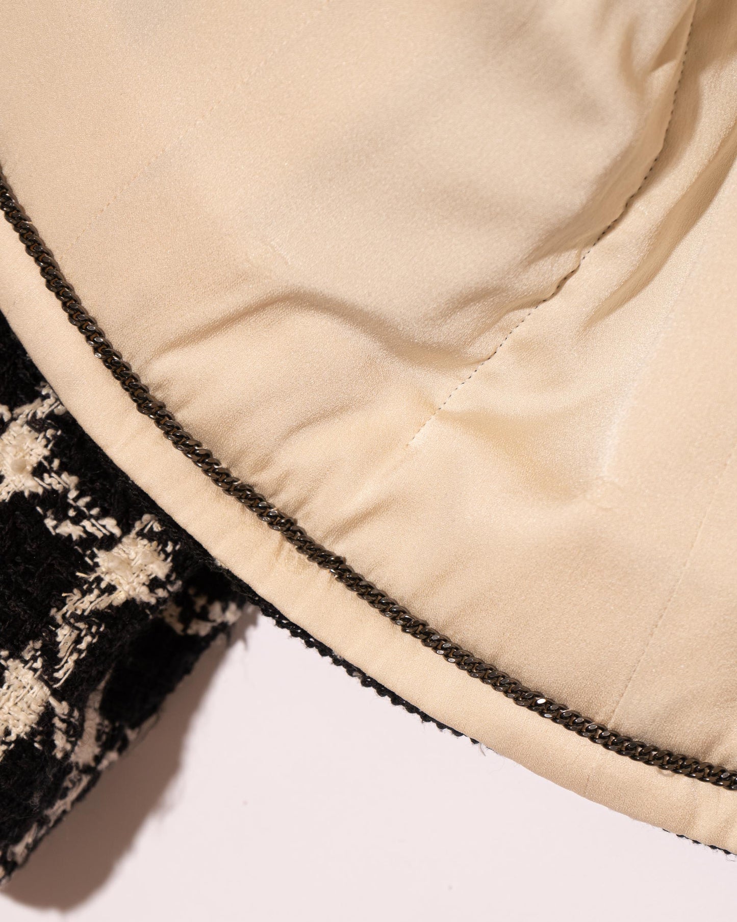 FR38-40 Chanel Cruise 1998 Collarless Two Pocket Black and White Tweed Jacket - Vintage Chanel Jacket - - Rarchive.