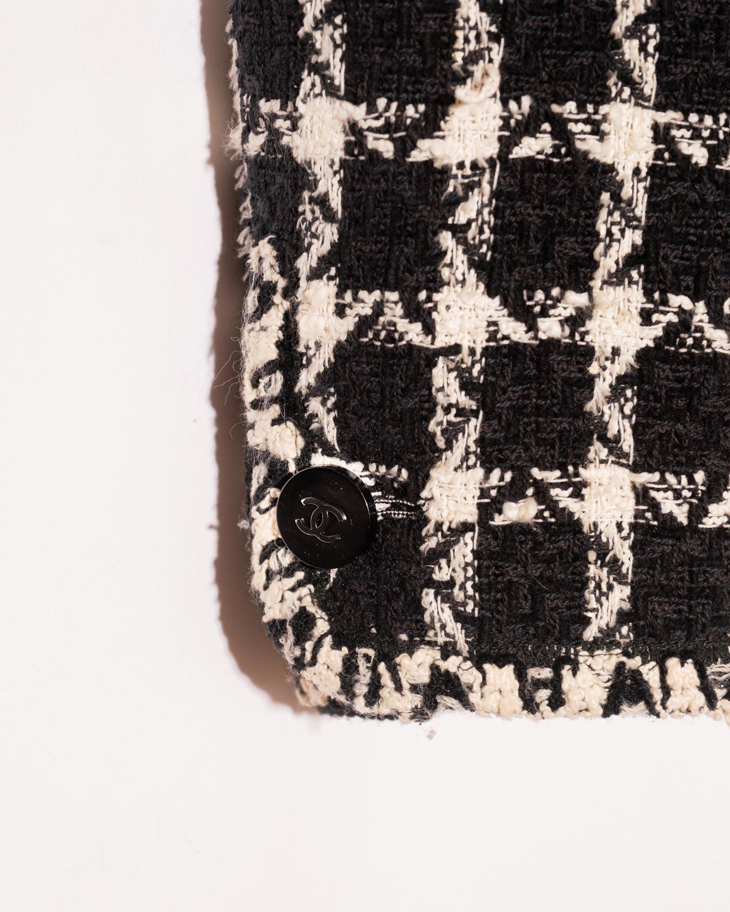 FR38-40 Chanel Cruise 1998 Collarless Two Pocket Black and White Tweed Jacket - Vintage Chanel Jacket - - Rarchive.