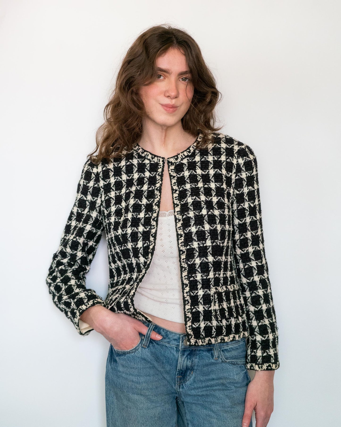 FR38-40 Chanel Cruise 1998 Collarless Two Pocket Black and White Tweed Jacket - Vintage Chanel Jacket - - Rarchive.