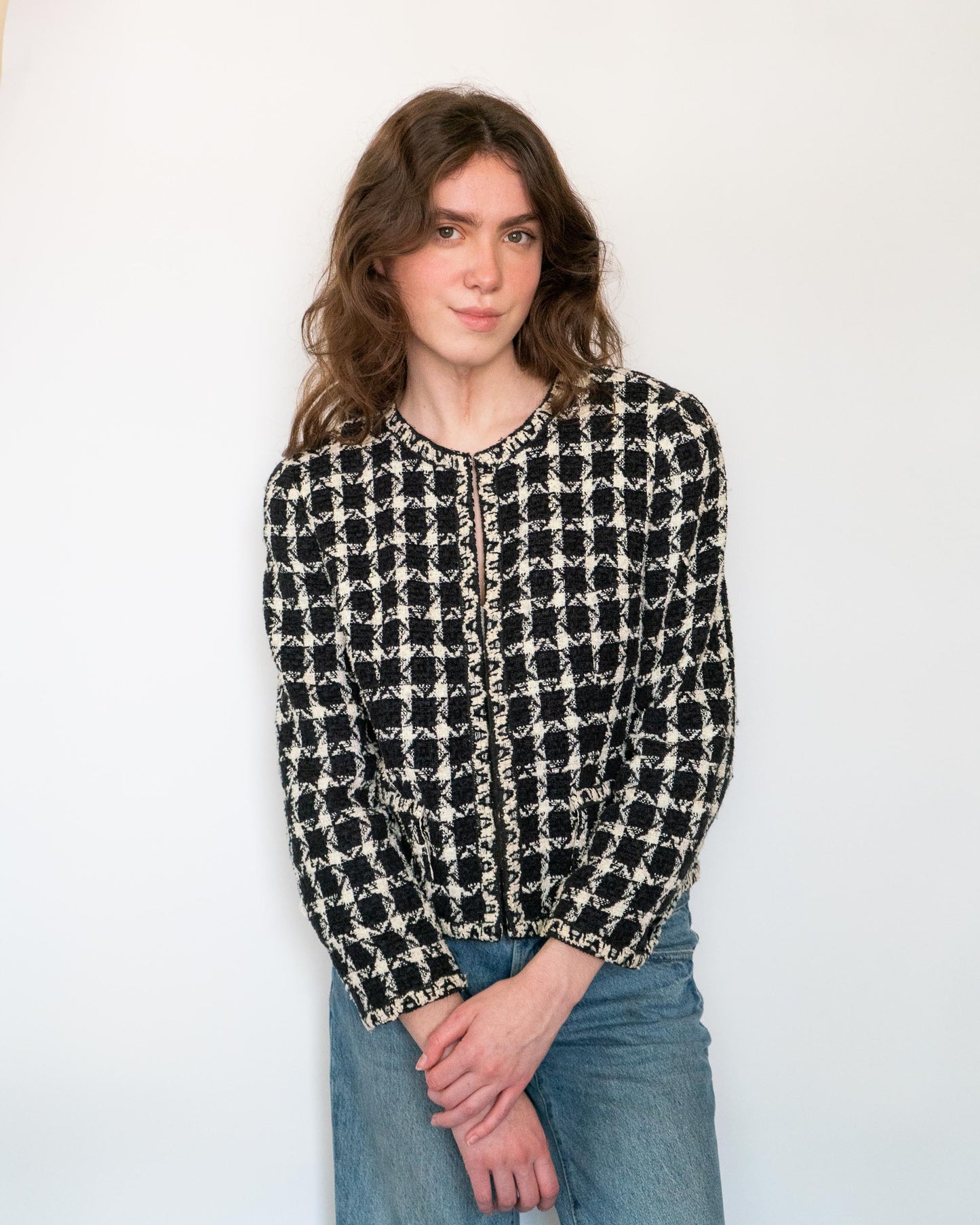 FR38-40 Chanel Cruise 1998 Collarless Two Pocket Black and White Tweed Jacket - Vintage Chanel Jacket - - Rarchive.