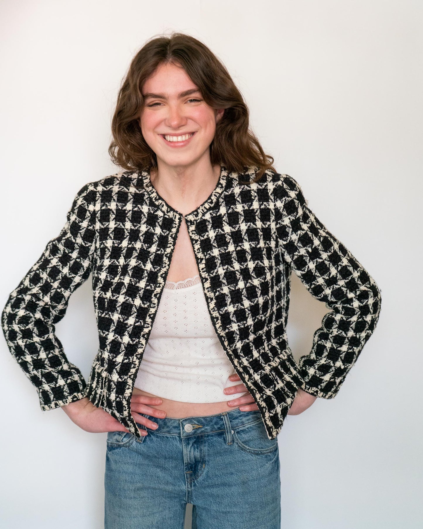 FR38-40 Chanel Cruise 1998 Collarless Two Pocket Black and White Tweed Jacket - Vintage Chanel Jacket - - Rarchive.