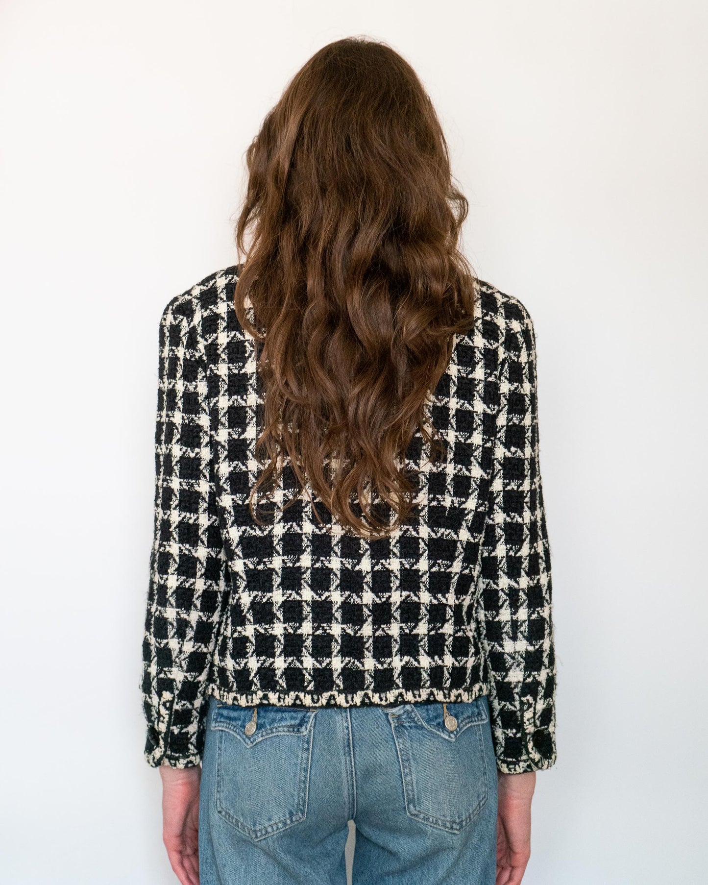 FR38-40 Chanel Cruise 1998 Collarless Two Pocket Black and White Tweed Jacket - Vintage Chanel Jacket - - Rarchive.