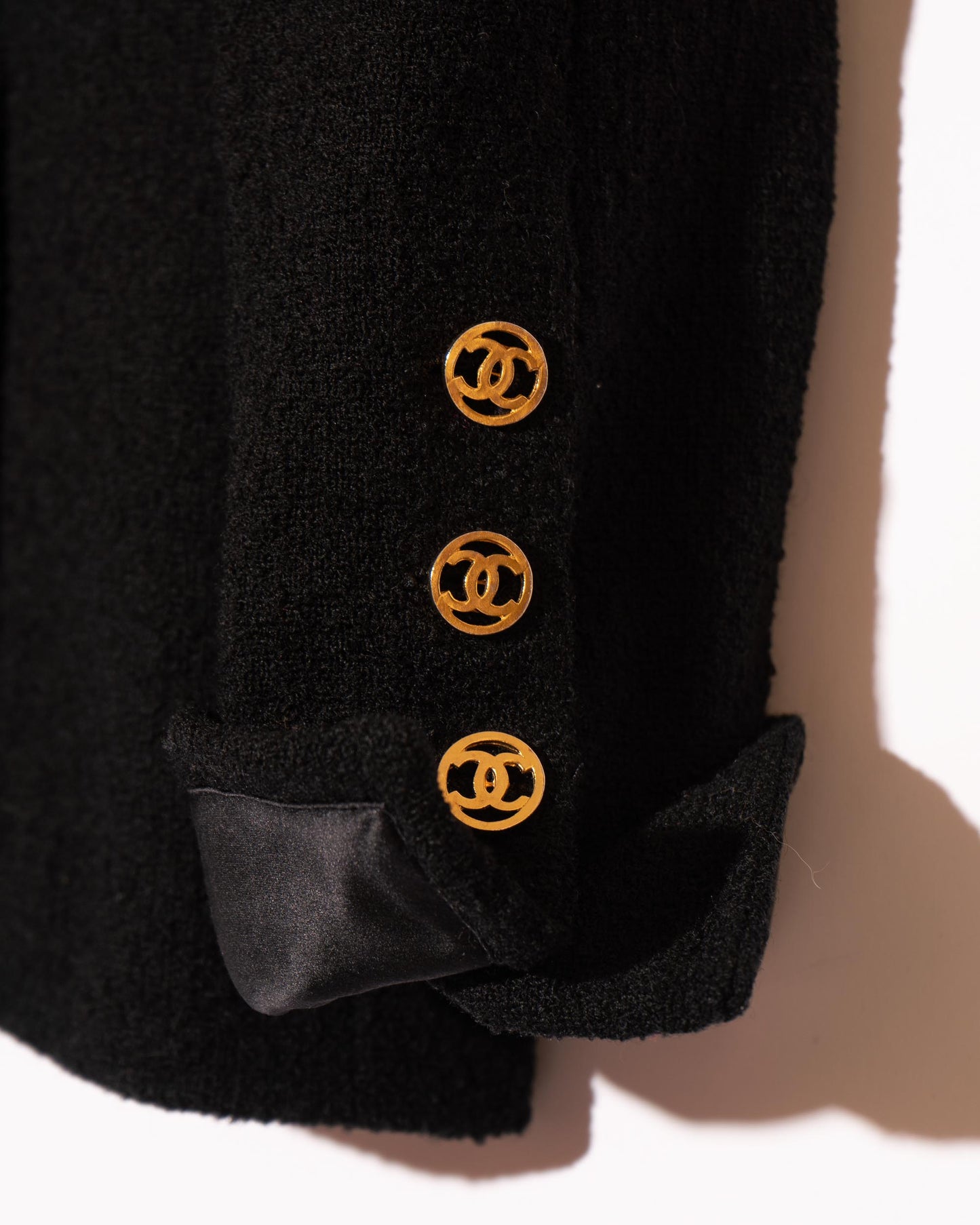 FR38-40 Chanel Fall 1987 Four Pocket Silk Detail Classic Black Wool Jacket - Vintage Chanel Jacket - - Rarchive.