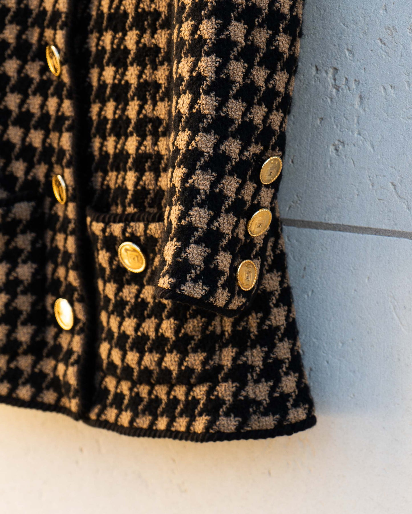 FR34-36 Chanel 1980s Collarless Four Pocket Houndstooth Tweed Jacket - Vintage Chanel Jacket - - Rarchive.