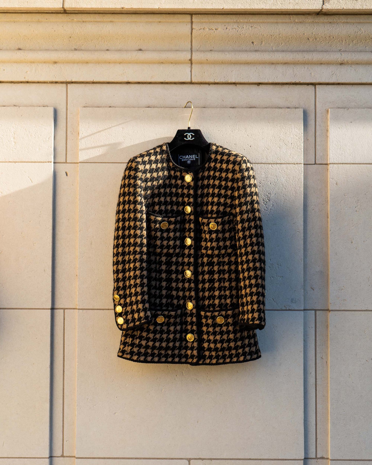 FR34-36 Chanel 1980s Collarless Four Pocket Houndstooth Tweed Jacket - Vintage Chanel Jacket - - Rarchive.
