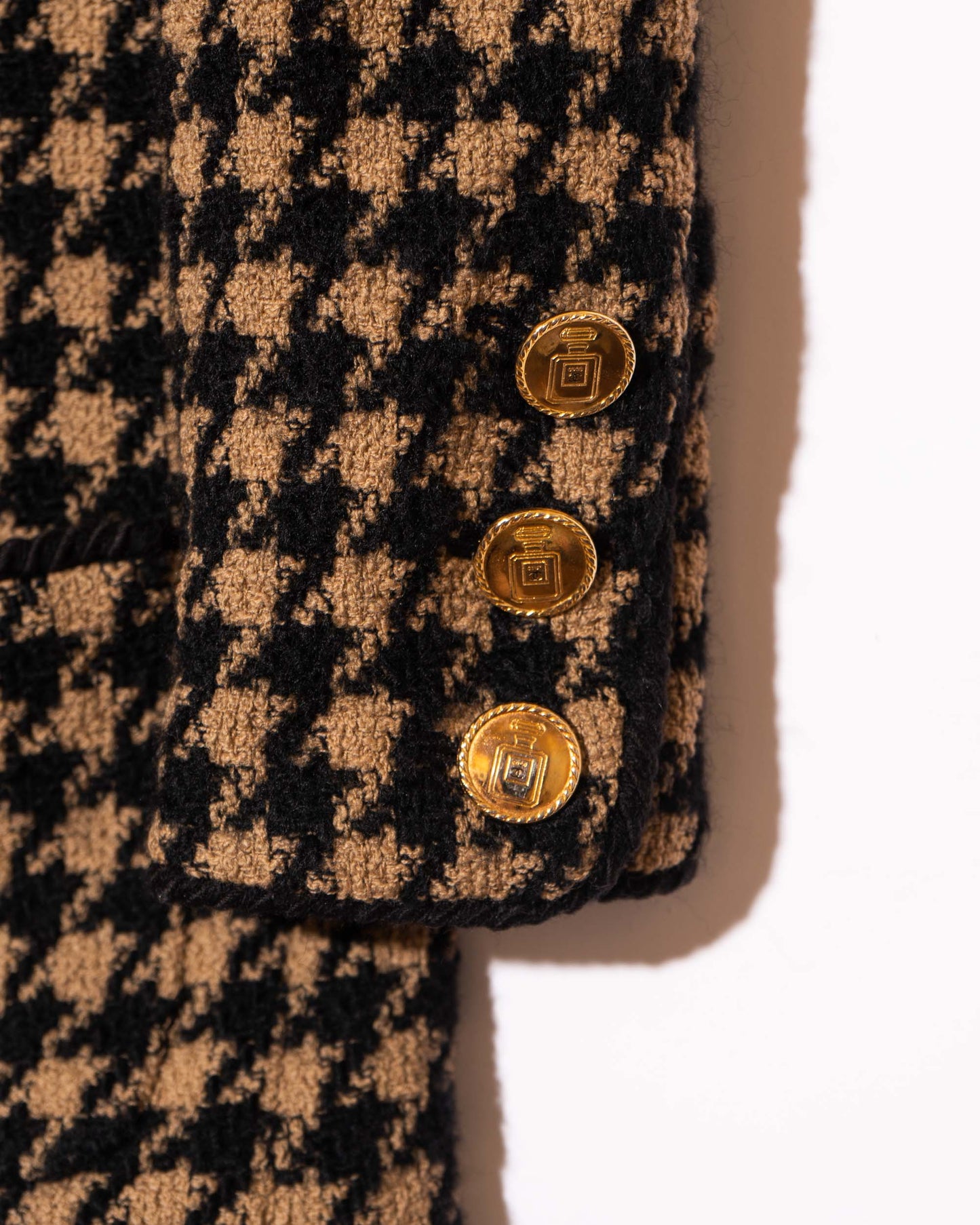 FR34-36 Chanel 1980s Collarless Four Pocket Houndstooth Tweed Jacket - Vintage Chanel Jacket - - Rarchive.