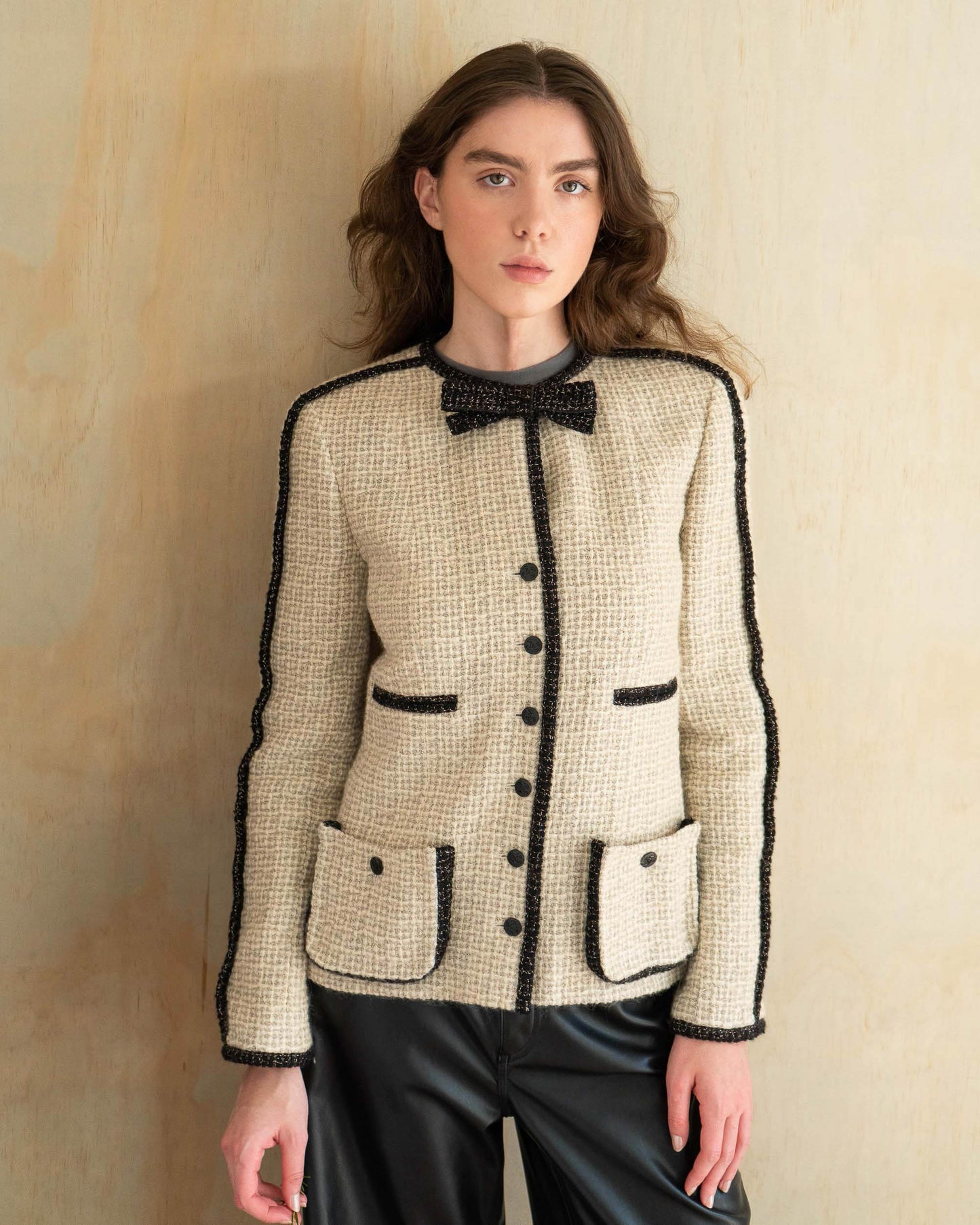 FR36-38 Chanel Fall 2003 Collarless Long Sleeve Wool Tweed Jacket with Bow Closure