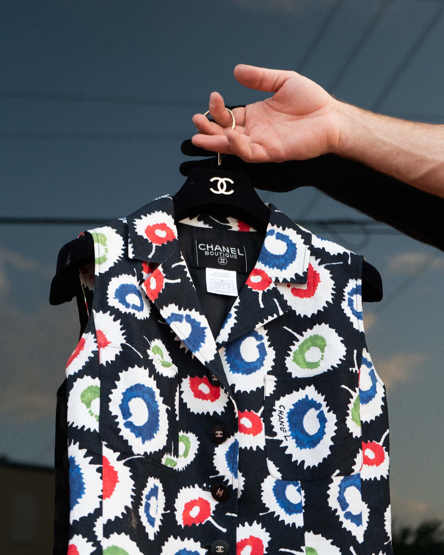 FR36-38 Chanel Spring 1997 Two Pocket Silk Lined Printed Linen Vest