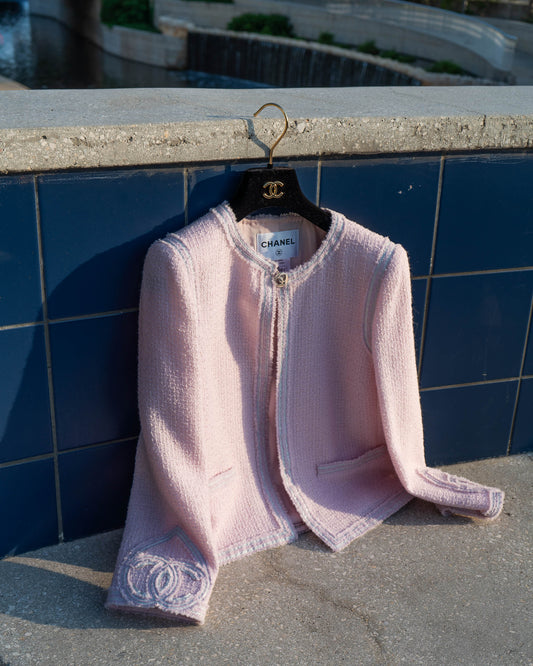 FR36-38 Rare Chanel Cruise 2009 CC Logo and Heart Detail Pink Tweed Jacket