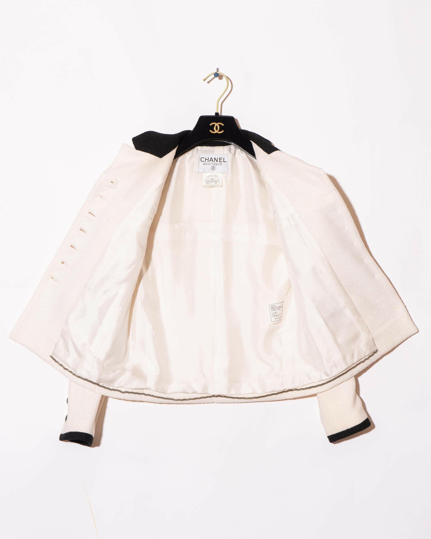 FR34-36 Rare Chanel Cruise 1996 Four Pocket Contrasting Trim Ivory White Tweed Jacket - Vintage Chanel Jacket - - Rarchive.