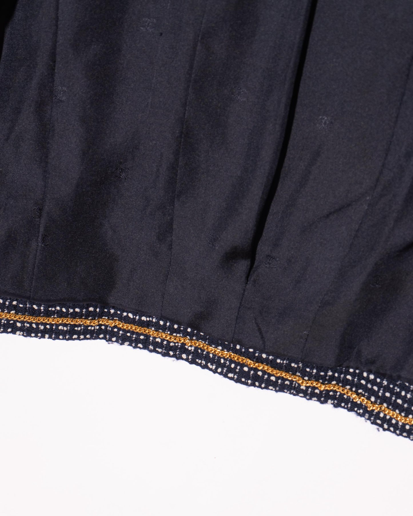 FR36-38 Chanel Cruise 1996 Two-Pocket Navy and White Tweed Jacket - Vintage Chanel Jacket - - Rarchive.