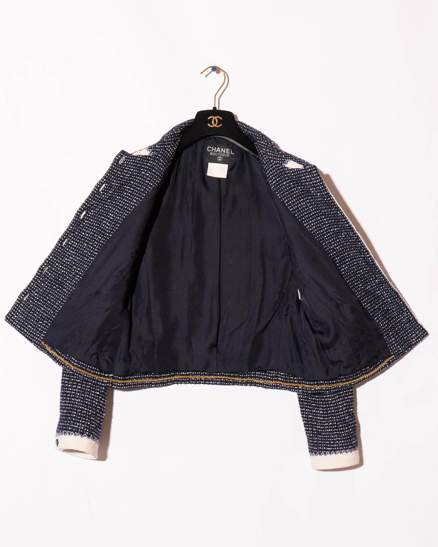 FR36-38 Chanel Cruise 1996 Two-Pocket Navy and White Tweed Jacket - Vintage Chanel Jacket - - Rarchive.