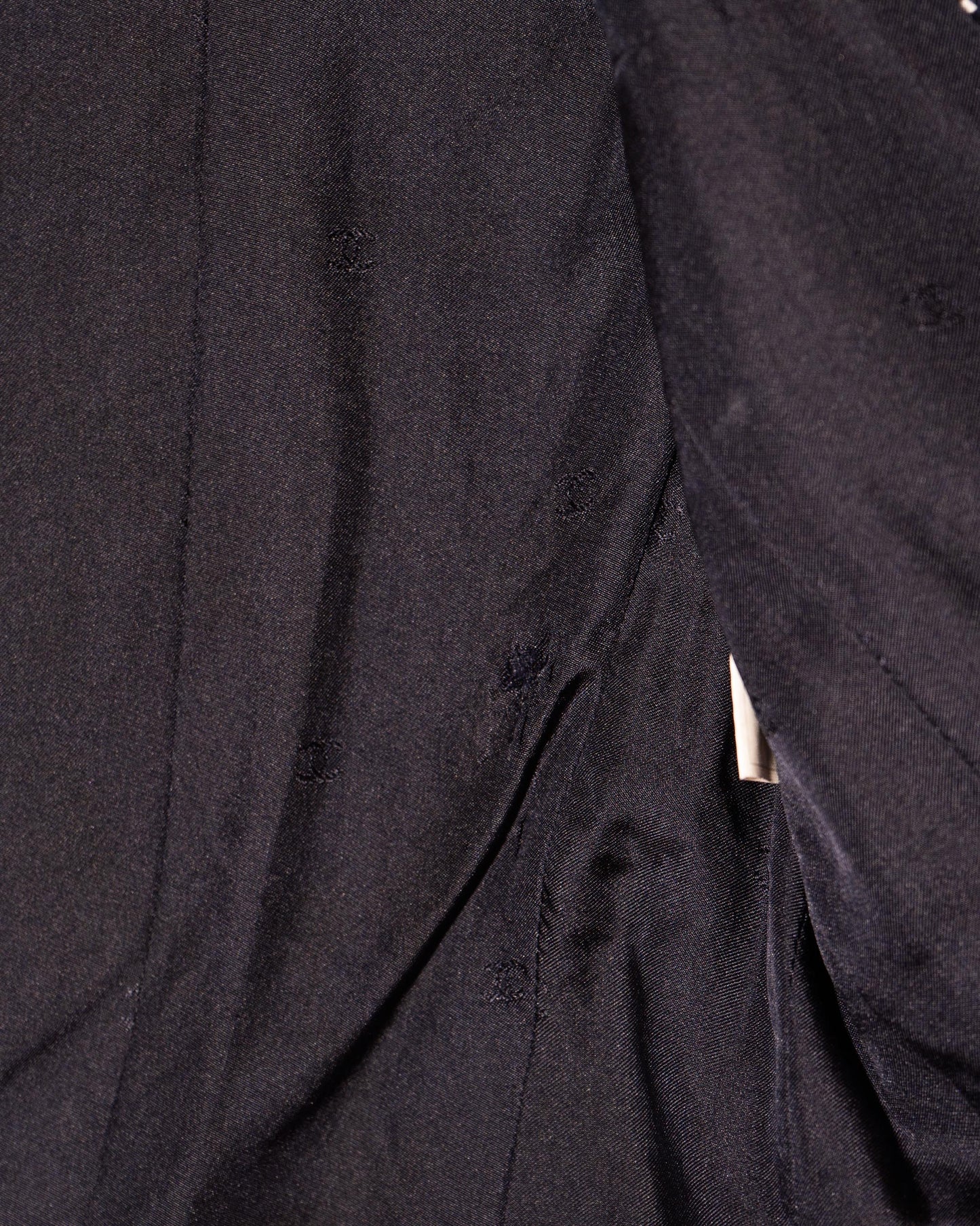 FR36-38 Chanel Cruise 1996 Two-Pocket Navy and White Tweed Jacket - Vintage Chanel Jacket - - Rarchive.